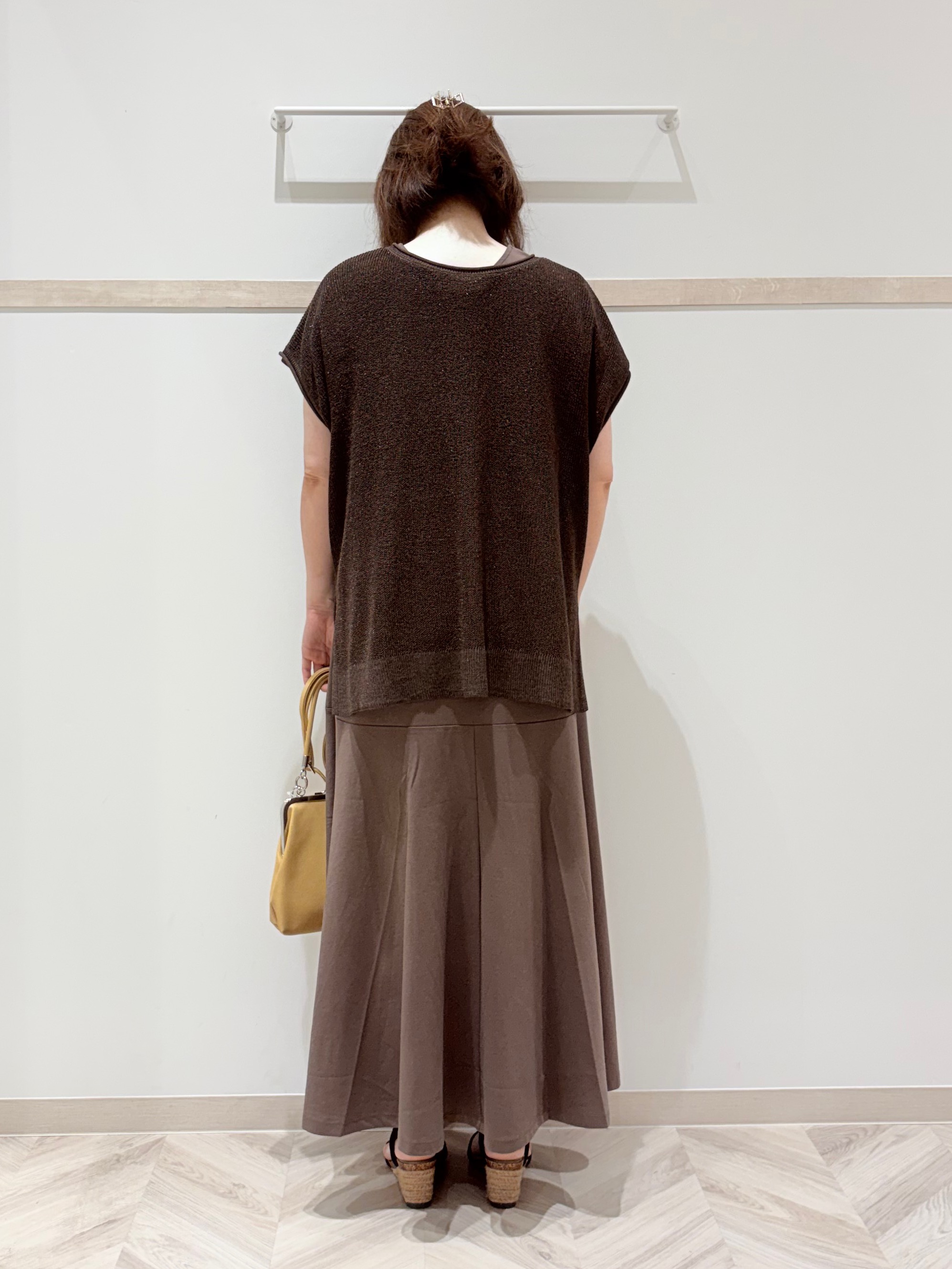 c_h_i_k_aさんの「SHOO･LA･RUE｜【2点セット/前後2WAY/洗濯機可/S-LL】体型カバーも叶う ラメ畦ニット+タンクトップ」を使ったコーディネート