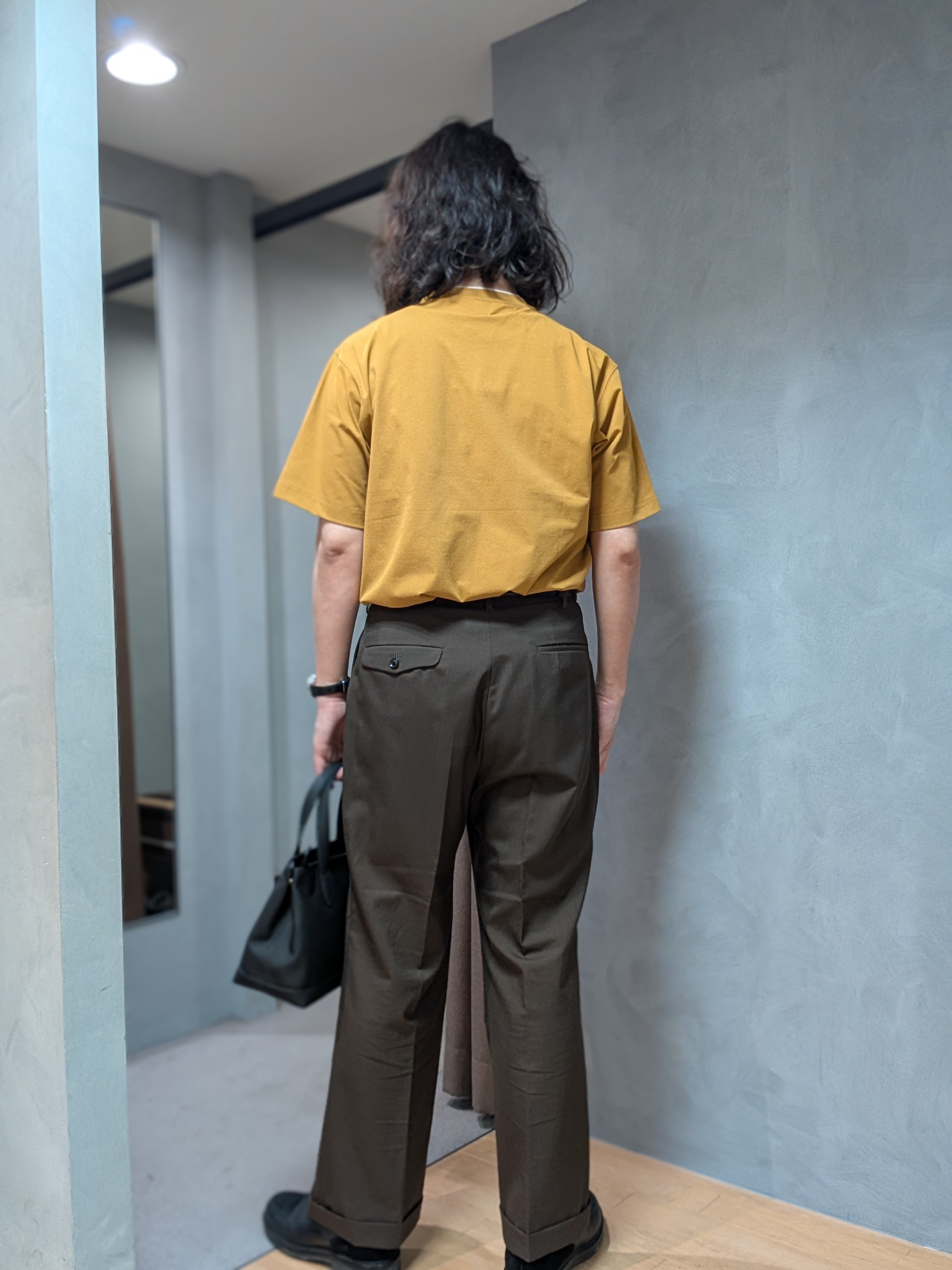 yasuさんの「TAKEO KIKUCHI｜【汗染み軽減/接触冷感】フェイクレイヤード ワンポイント刺繍Ｔシャツ」を使ったコーディネート