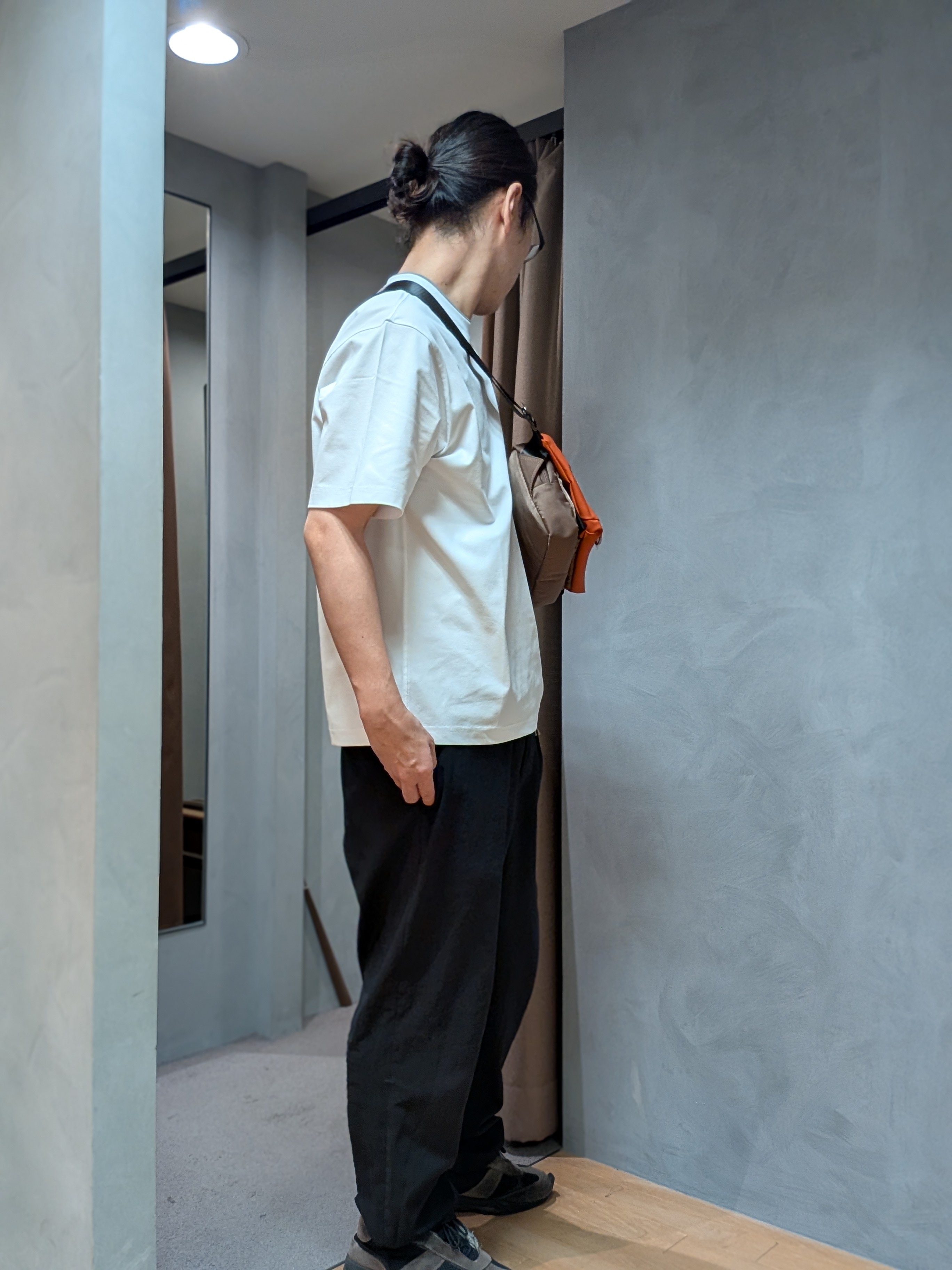 yasuさんの「TAKEO KIKUCHI｜【汗染み軽減/接触冷感】フェイクレイヤード ワンポイント刺繍Ｔシャツ」を使ったコーディネート