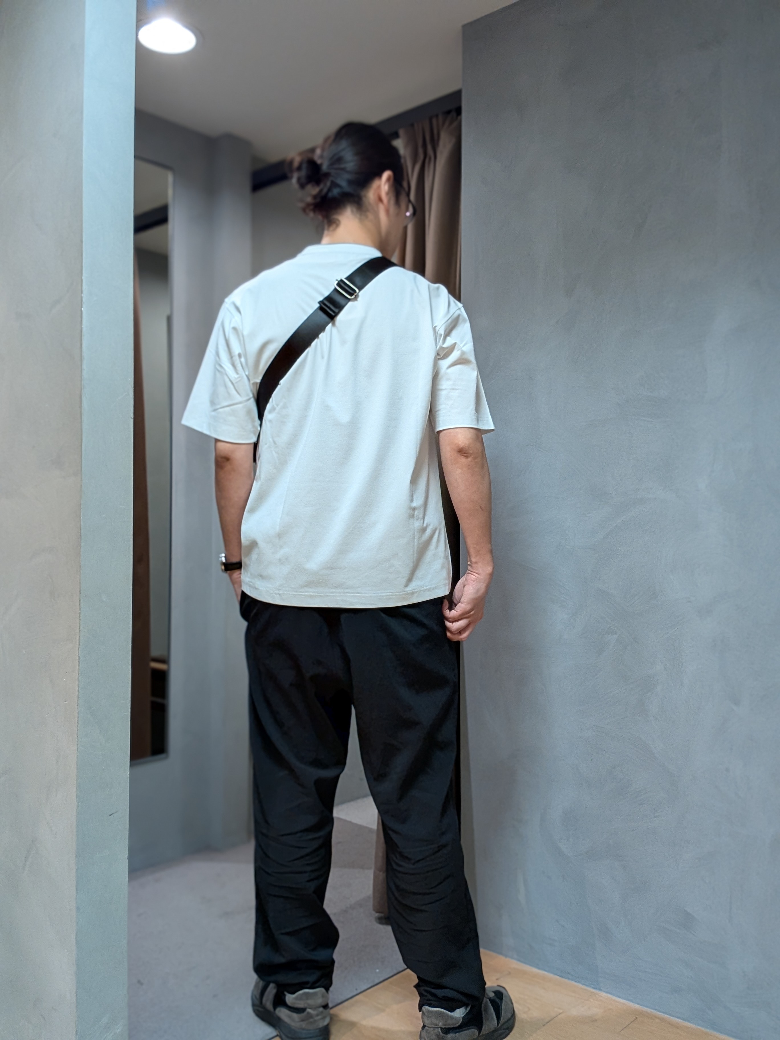 yasuさんの「TAKEO KIKUCHI｜【汗染み軽減/接触冷感】フェイクレイヤード ワンポイント刺繍Ｔシャツ」を使ったコーディネート