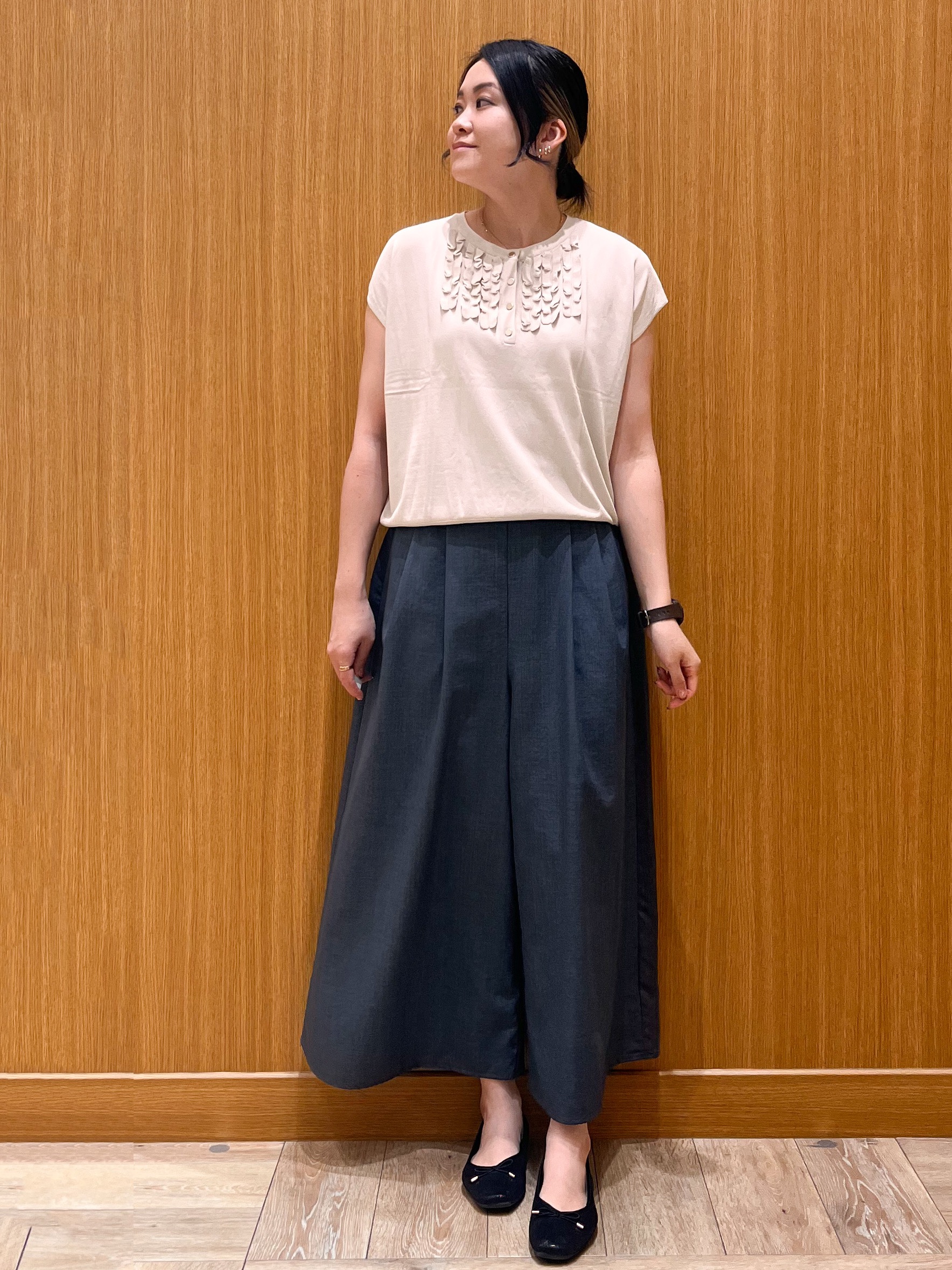 aさんの「OPAQUE.CLIP｜【接触冷感／UV】フリルフレンチスリーブニット《洗濯機OK》」を使ったコーディネート
