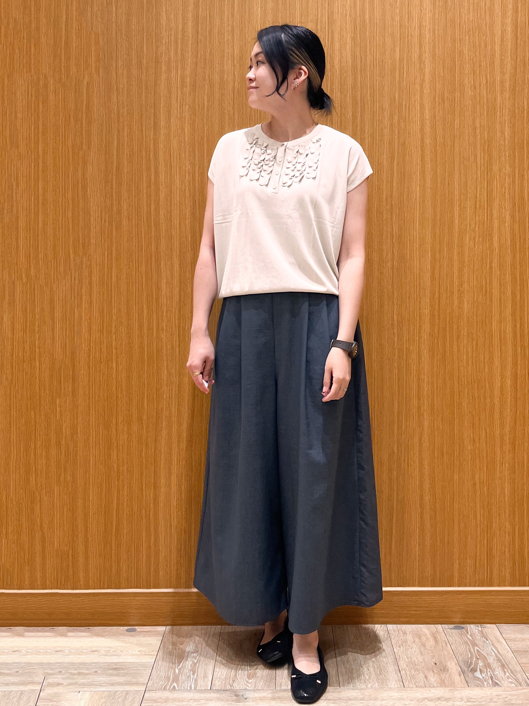 aさんの「OPAQUE.CLIP｜【接触冷感／UV】フリルフレンチスリーブニット《洗濯機OK》」を使ったコーディネート