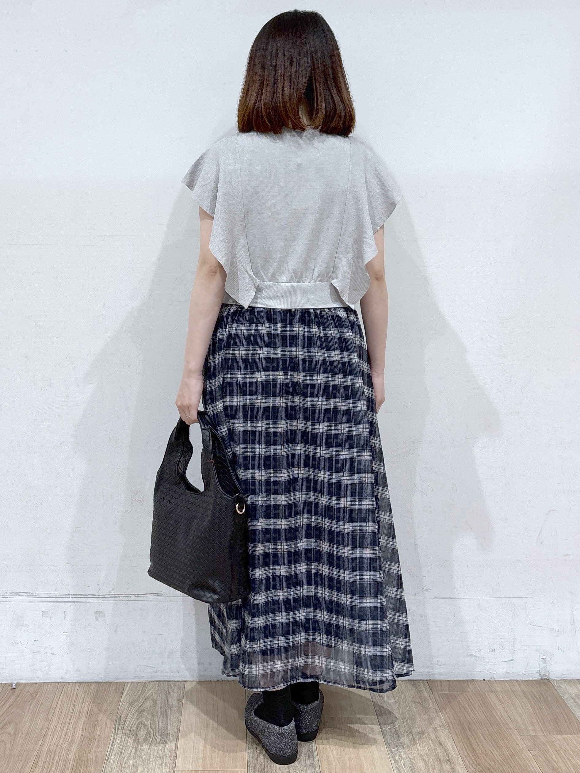 るーさんの「grove｜【低身長さんも選べる着丈・洗濯機◎】1枚で華やか 肩フリルニットドッキングワンピース」を使ったコーディネート