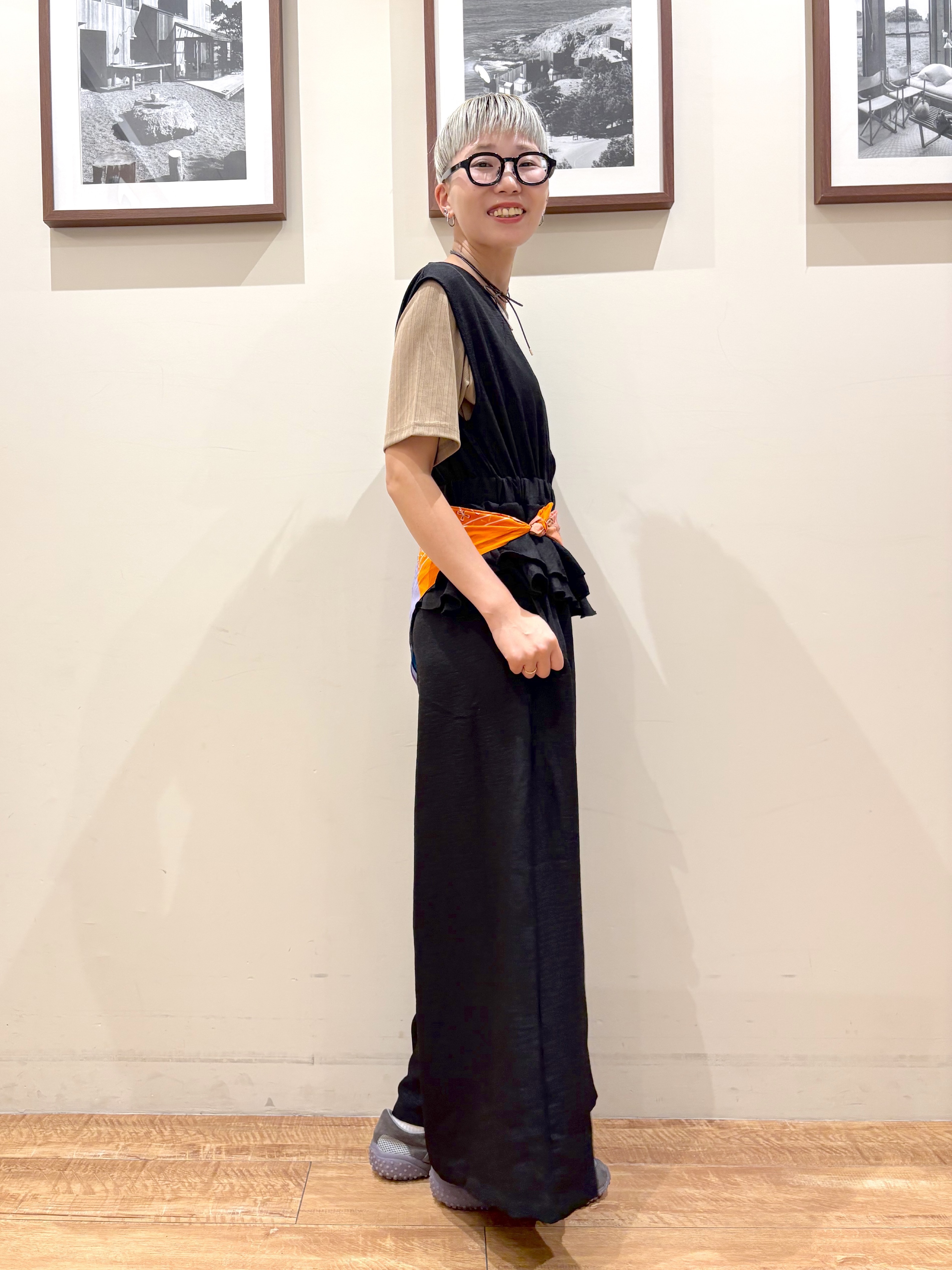 Ayumiさんの「SHOO･LA･RUE｜【S-LL/洗濯機可】ラクにキレイに Vネックペプラムオールインワン」を使ったコーディネート