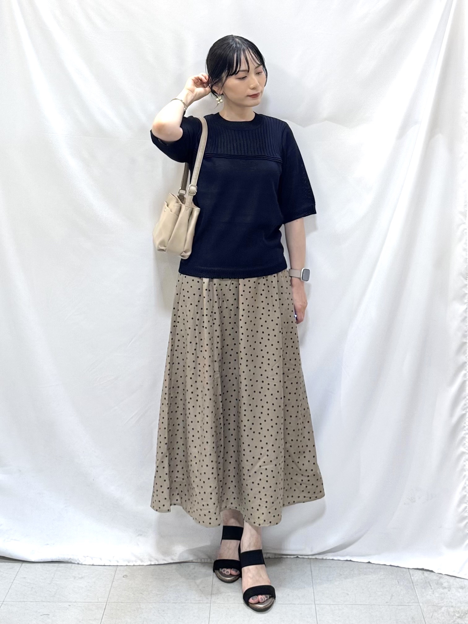 𝐇𝐢𝐫𝐨𝐦𝐢さんの「SHOO･LA･RUE｜【S-LL/二の腕カバー】品よく決まる 5分袖デザインニット」を使ったコーディネート