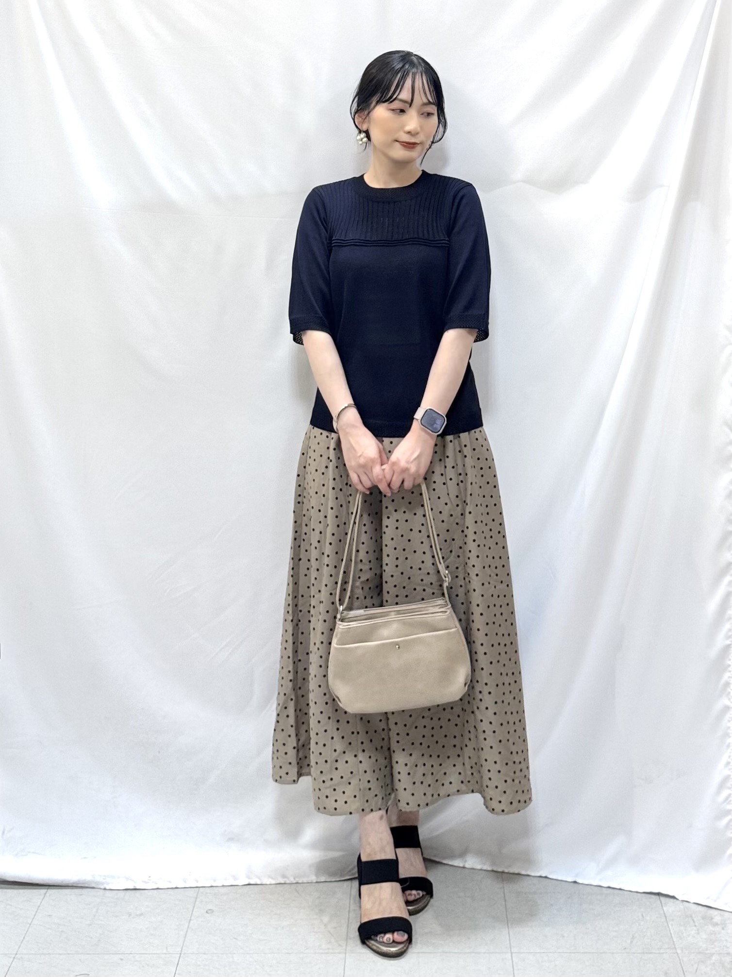 𝐇𝐢𝐫𝐨𝐦𝐢さんの「SHOO･LA･RUE｜【S-LL/二の腕カバー】品よく決まる 5分袖デザインニット」を使ったコーディネート