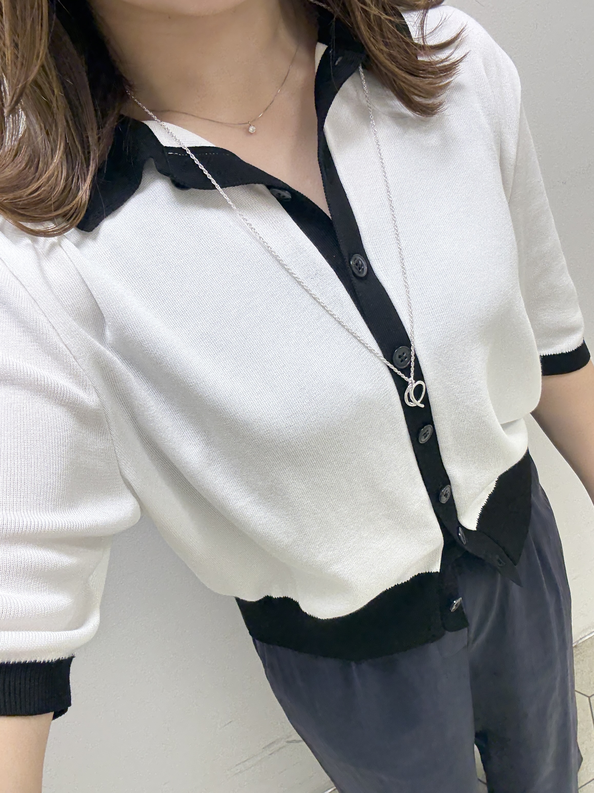kahoさんの「INDIVI｜【バイカラー】衿付きシャツ風ニット」を使ったコーディネート