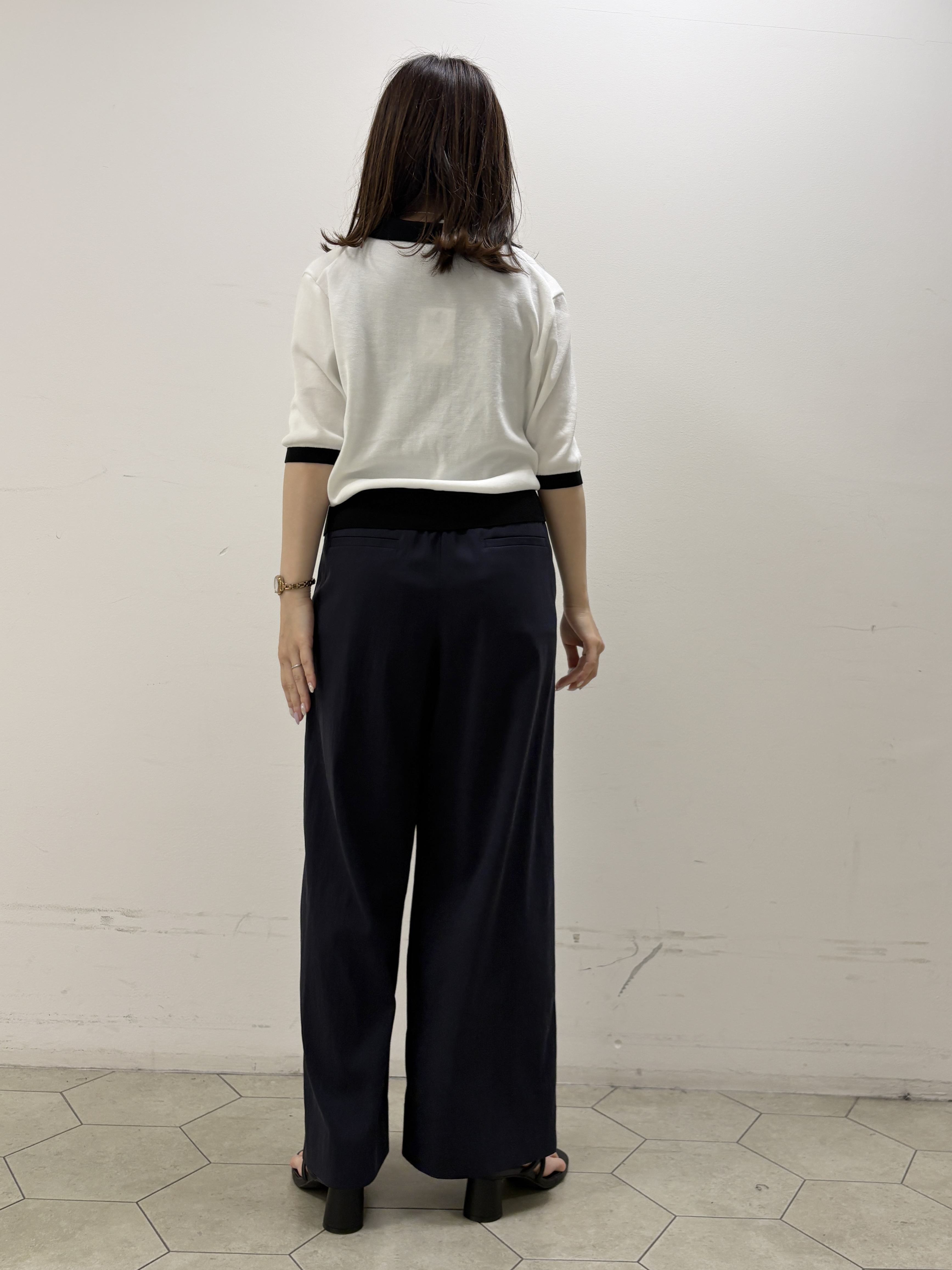 kahoさんの「INDIVI｜【バイカラー】衿付きシャツ風ニット」を使ったコーディネート