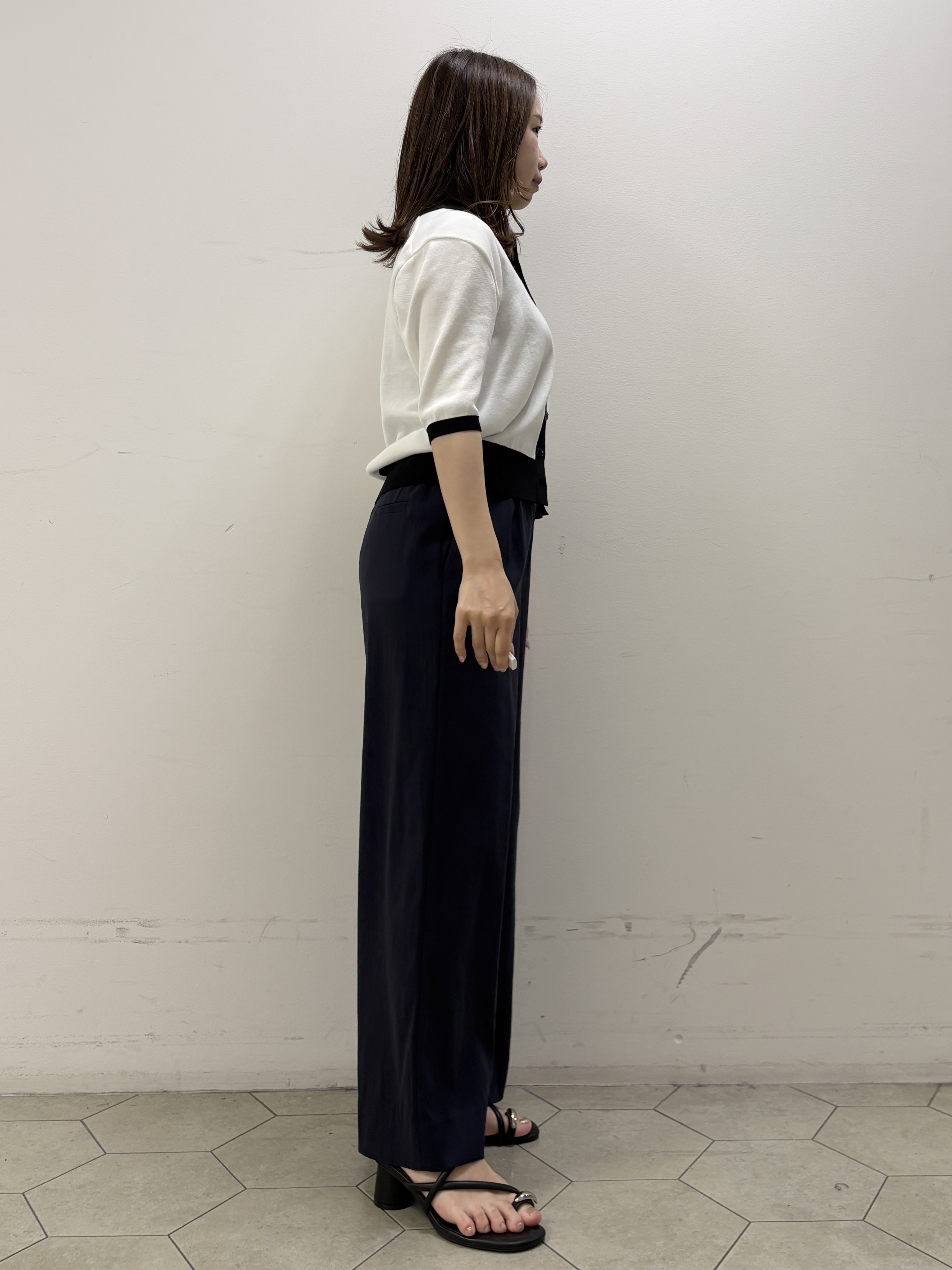 kahoさんの「INDIVI｜【バイカラー】衿付きシャツ風ニット」を使ったコーディネート