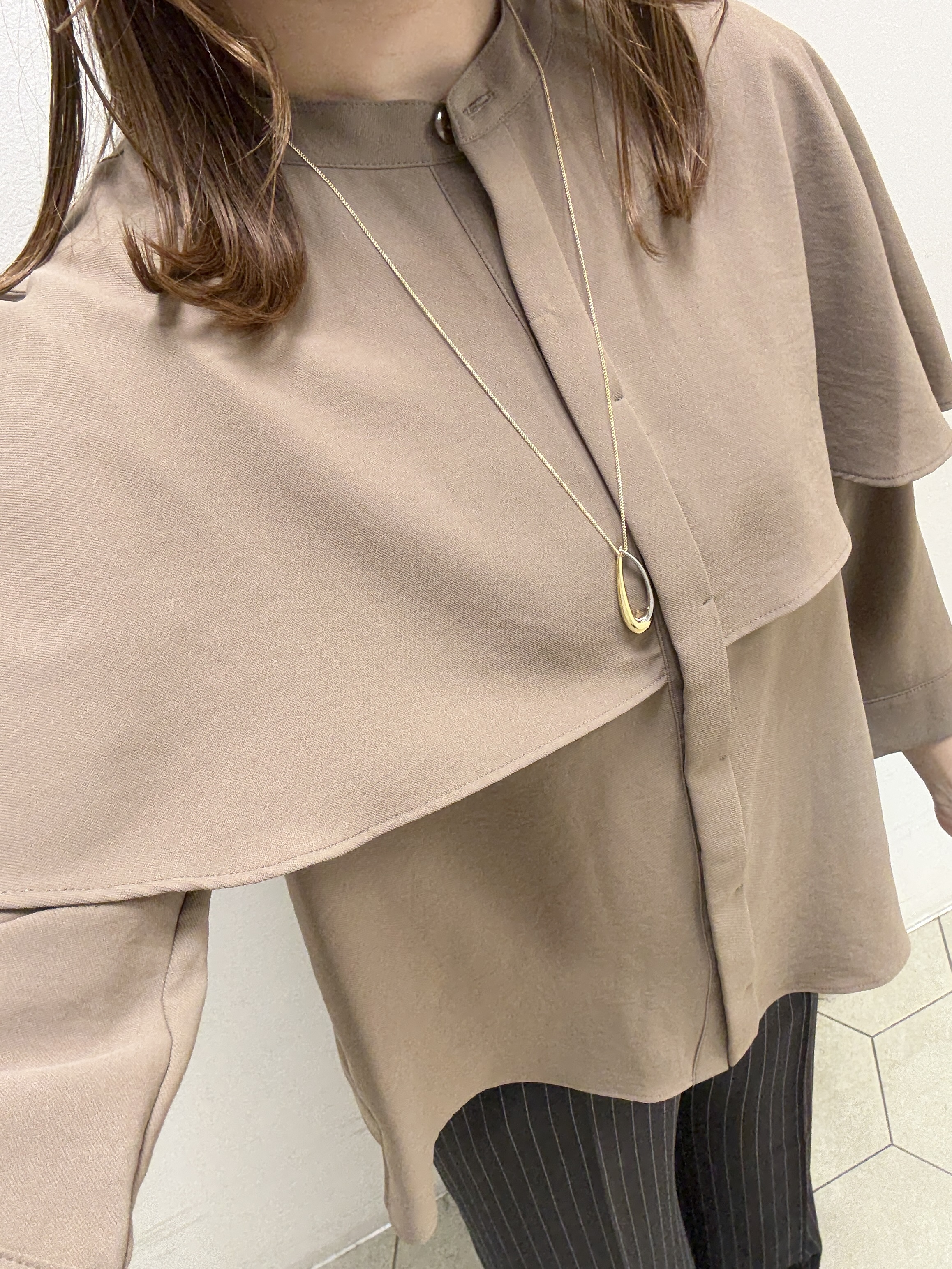 kahoさんの「INDIVI｜【新作登場！着る日傘】 ケープ風ブラウス」を使ったコーディネート
