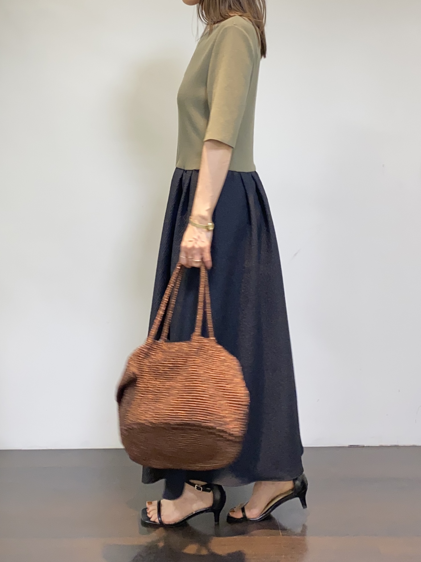 tomoさんの「UNTITLED｜【アンサンブル可/日除け・冷房対策】シアーレーヨンZIPカーディガン」を使ったコーディネート