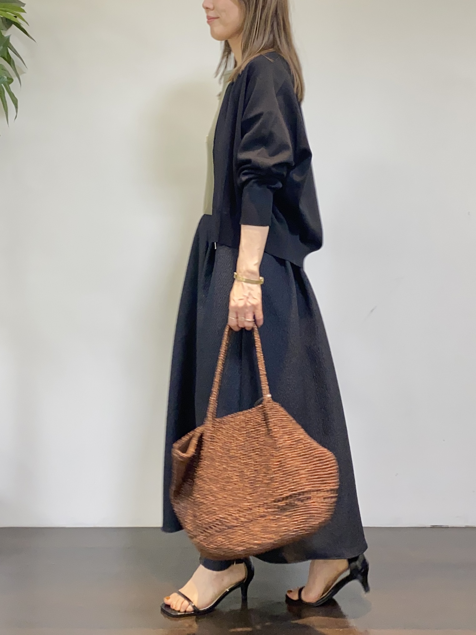tomoさんの「UNTITLED｜【アンサンブル可/日除け・冷房対策】シアーレーヨンZIPカーディガン」を使ったコーディネート
