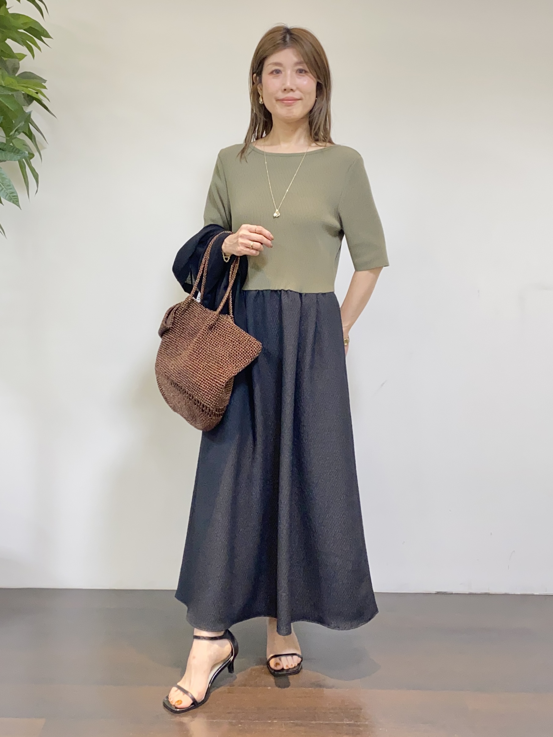 tomoさんの「UNTITLED｜【アンサンブル可/日除け・冷房対策】シアーレーヨンZIPカーディガン」を使ったコーディネート