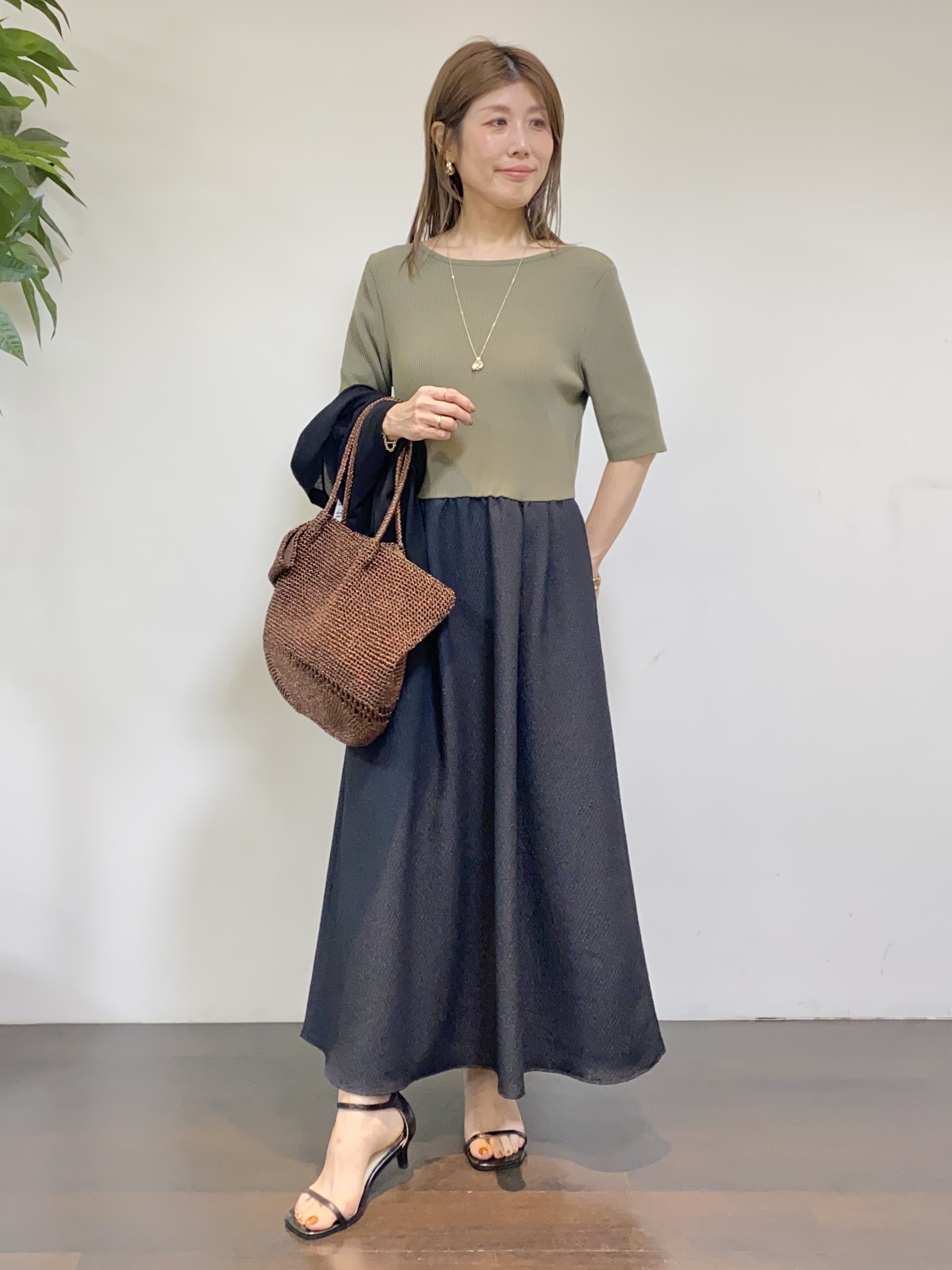 tomoさんの「UNTITLED｜【アンサンブル可/日除け・冷房対策】シアーレーヨンZIPカーディガン」を使ったコーディネート