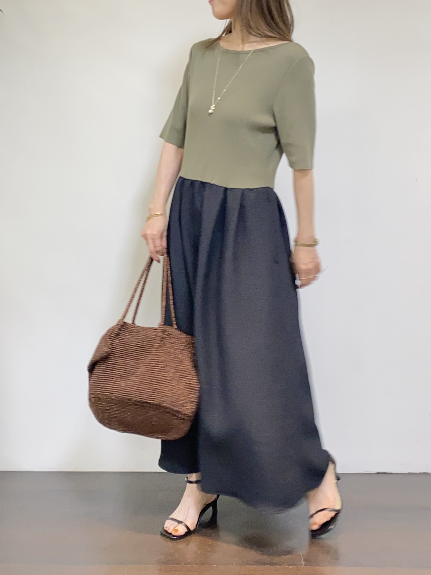 tomoさんの「UNTITLED｜【アンサンブル可/日除け・冷房対策】シアーレーヨンZIPカーディガン」を使ったコーディネート