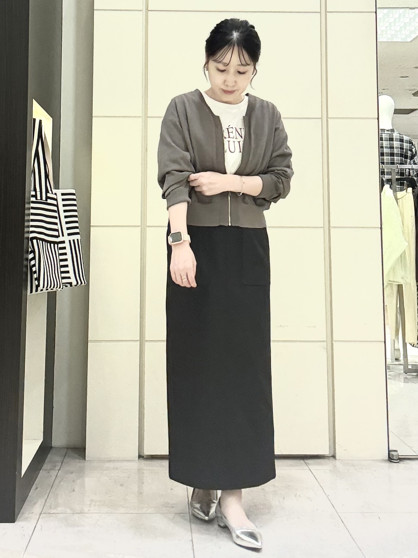 mori.さんの「UNTITLED｜【アンサンブル可/日除け・冷房対策】シアーレーヨンZIPカーディガン」を使ったコーディネート