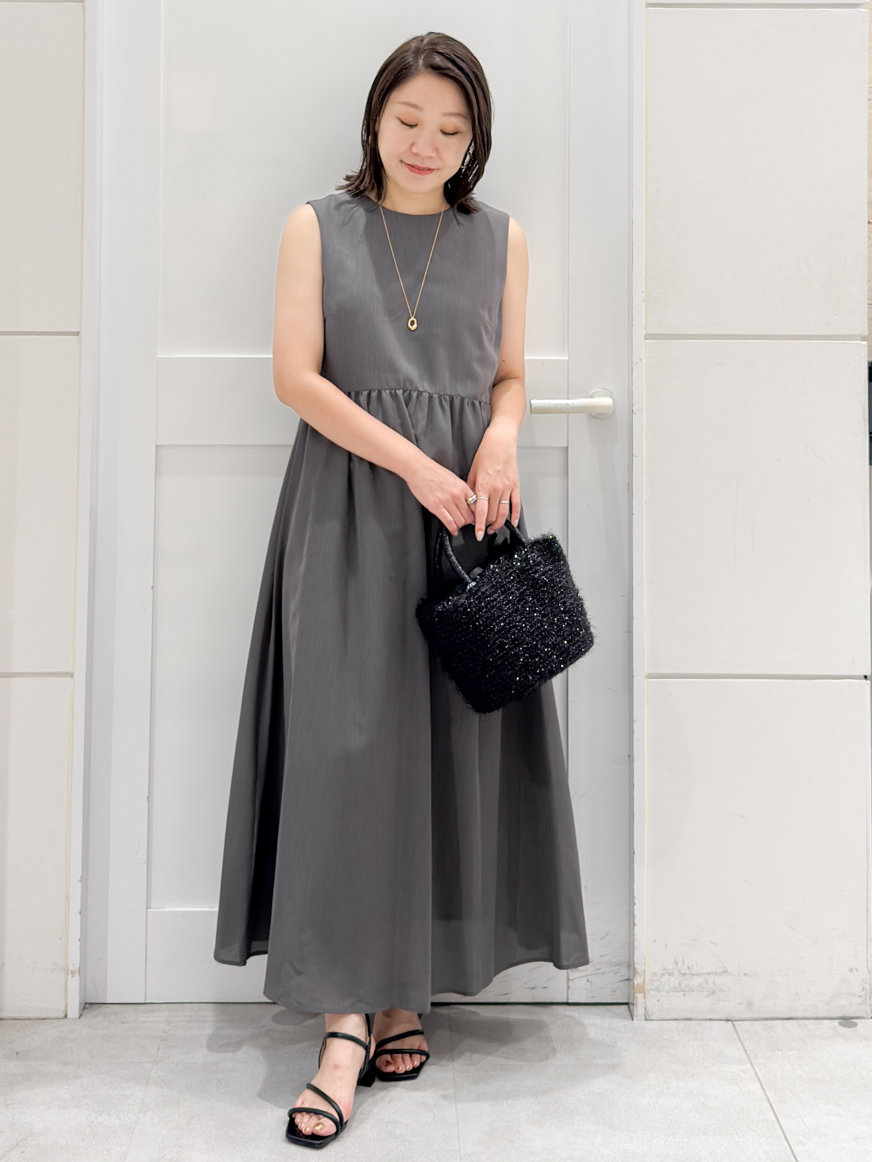yuka.aさんの「OPAQUE.CLIP｜【接触冷感】麻混シアーノースリーブワンピース《洗濯機OK》」を使ったコーディネート