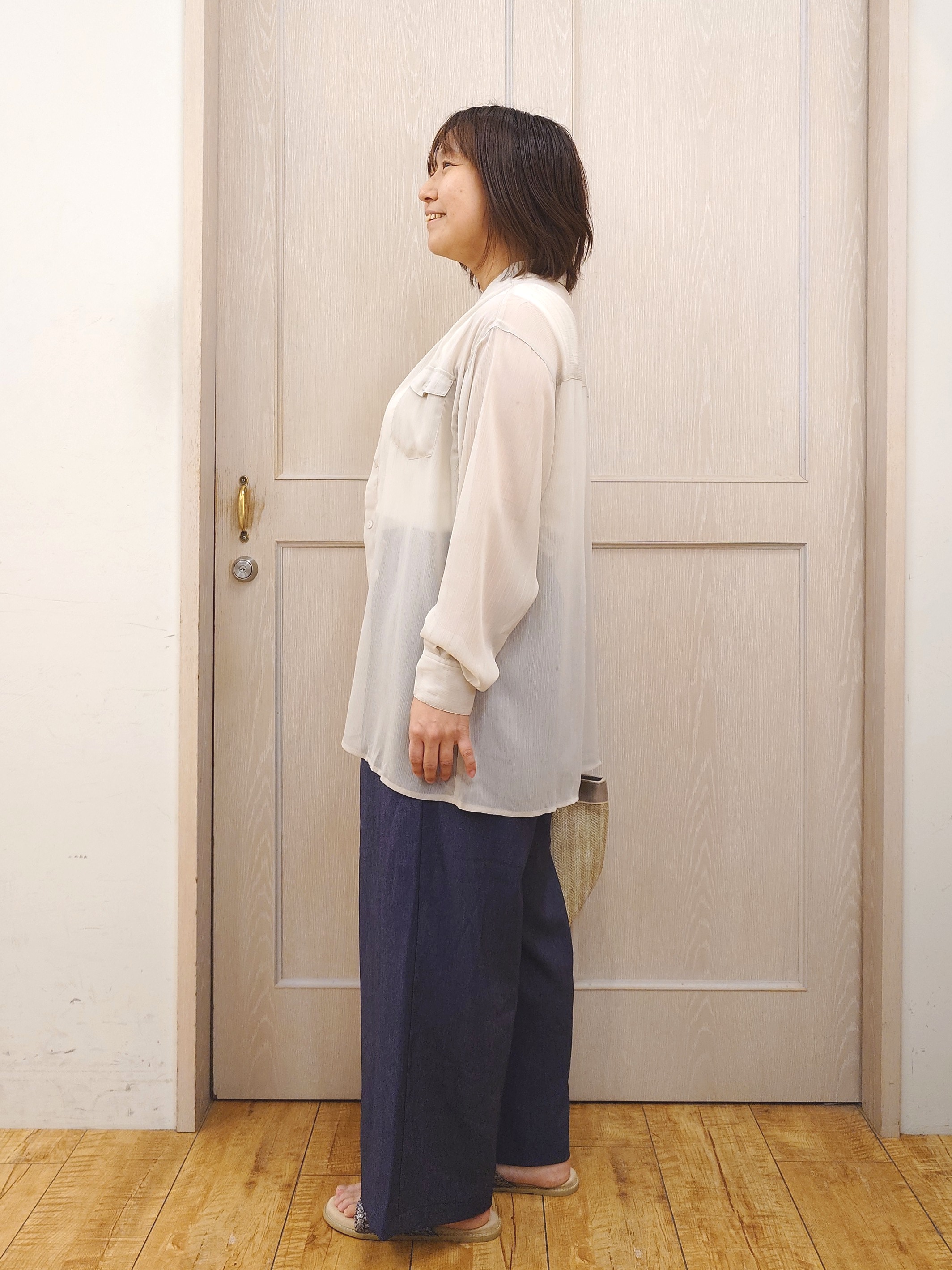 とろろさんの「SHOO･LA･RUE｜【洗濯機可】ダブルポケット 楊柳しぼしぼシアーシャツ」を使ったコーディネート