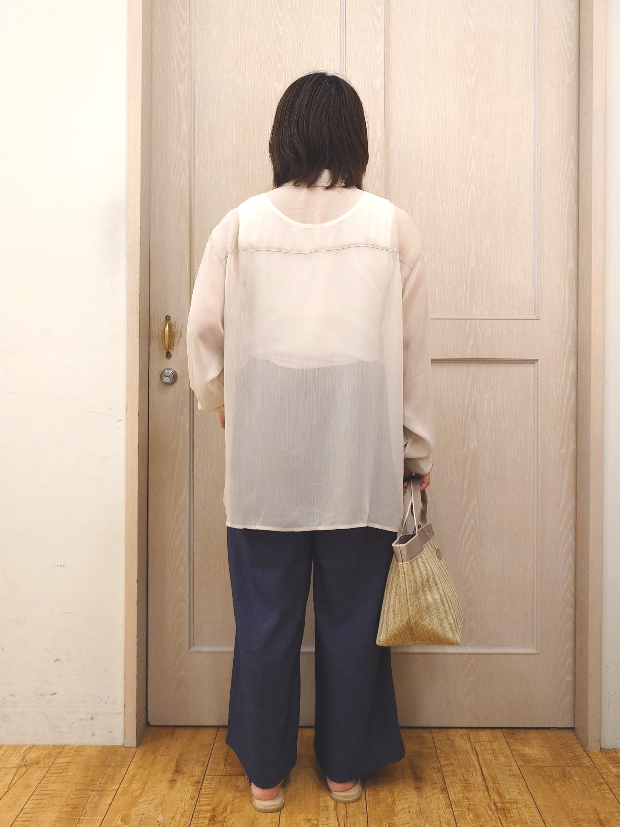 とろろさんの「SHOO･LA･RUE｜【洗濯機可】ダブルポケット 楊柳しぼしぼシアーシャツ」を使ったコーディネート