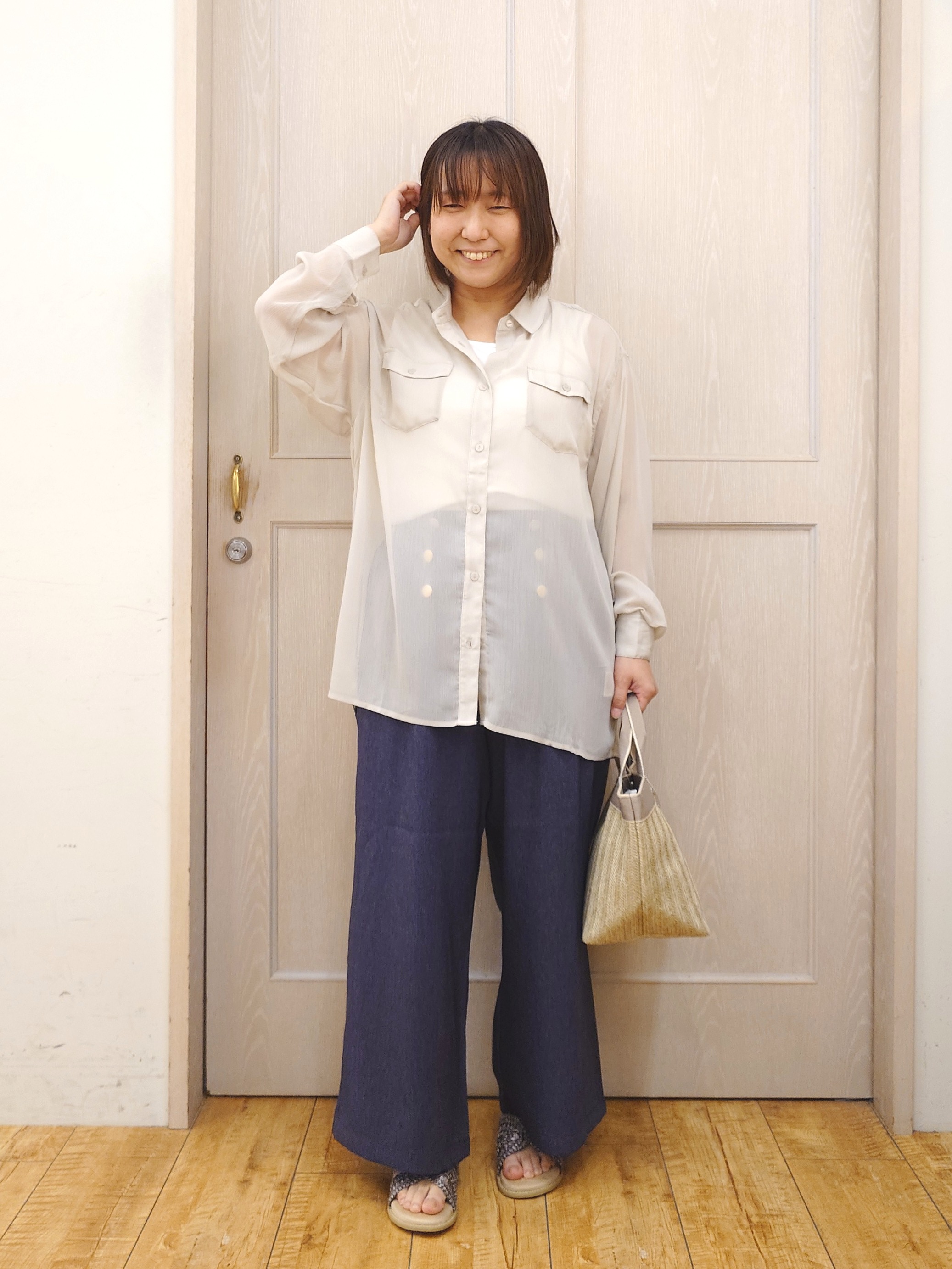 とろろさんの「SHOO･LA･RUE｜【洗濯機可】ダブルポケット 楊柳しぼしぼシアーシャツ」を使ったコーディネート
