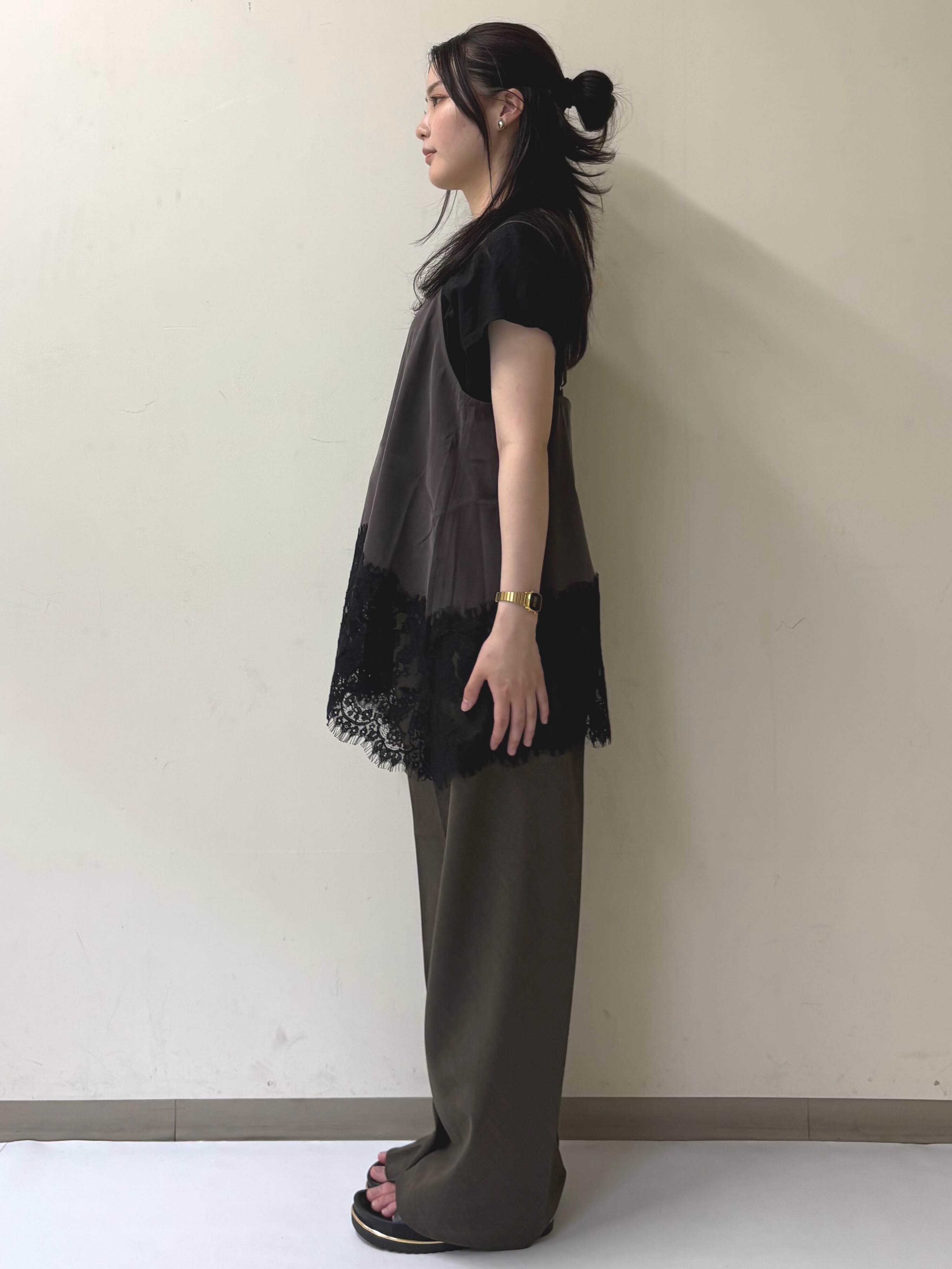 幕田里咲さんの「OPAQUE.CLIP｜フレンチスリーブカットソー【洗濯機OK】」を使ったコーディネート