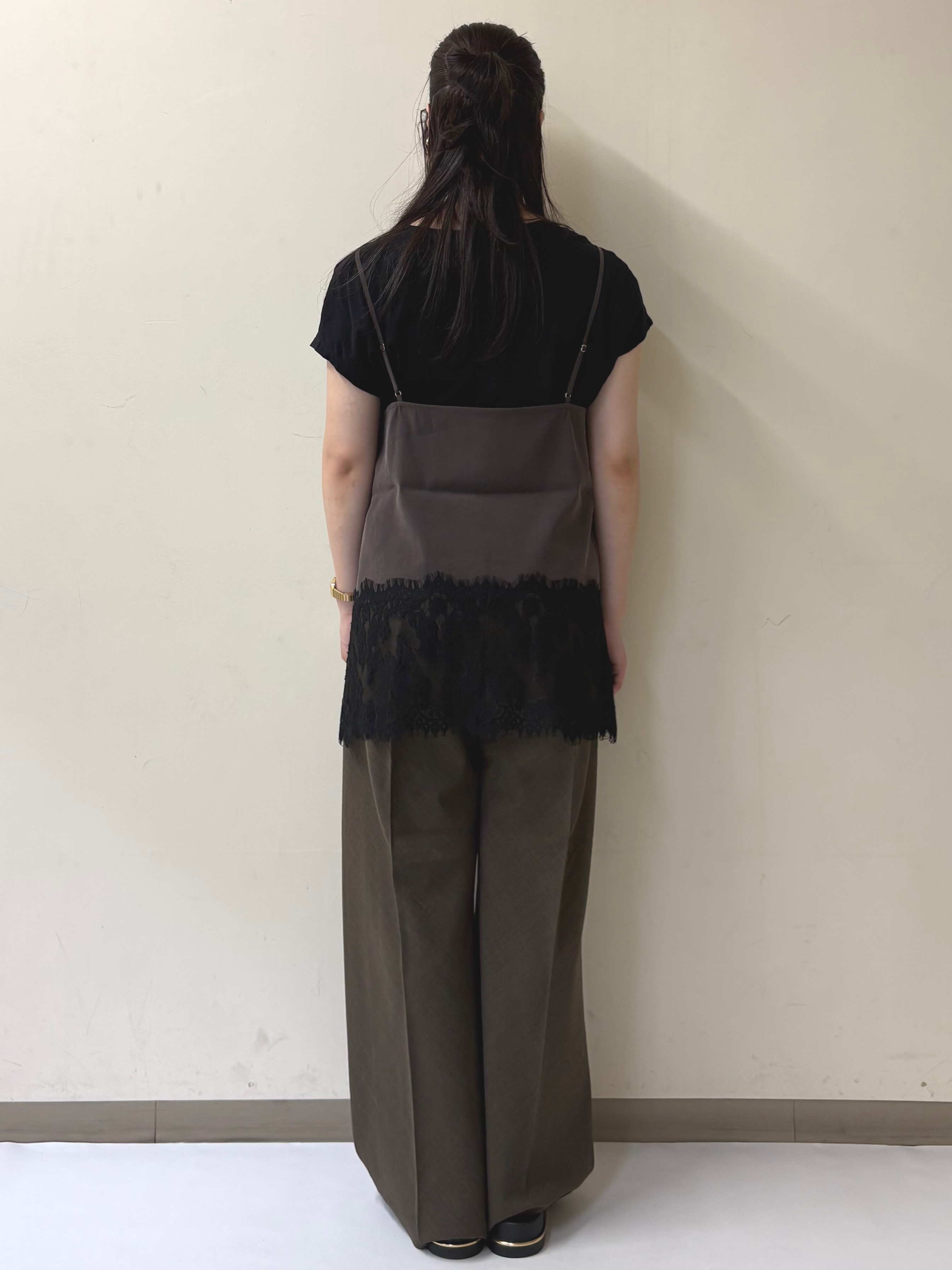幕田里咲さんの「OPAQUE.CLIP｜フレンチスリーブカットソー【洗濯機OK】」を使ったコーディネート