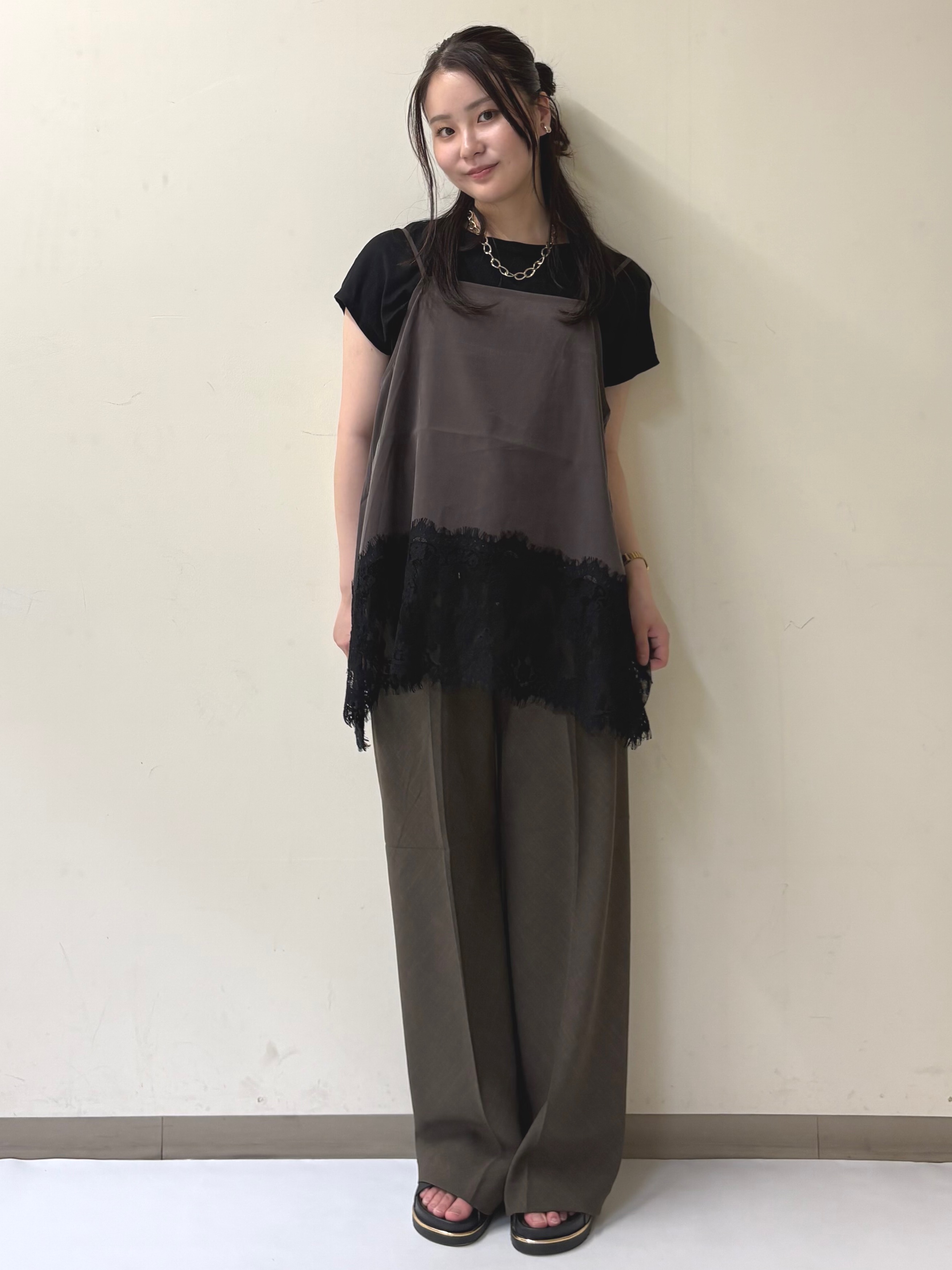 幕田里咲さんの「OPAQUE.CLIP｜フレンチスリーブカットソー【洗濯機OK】」を使ったコーディネート