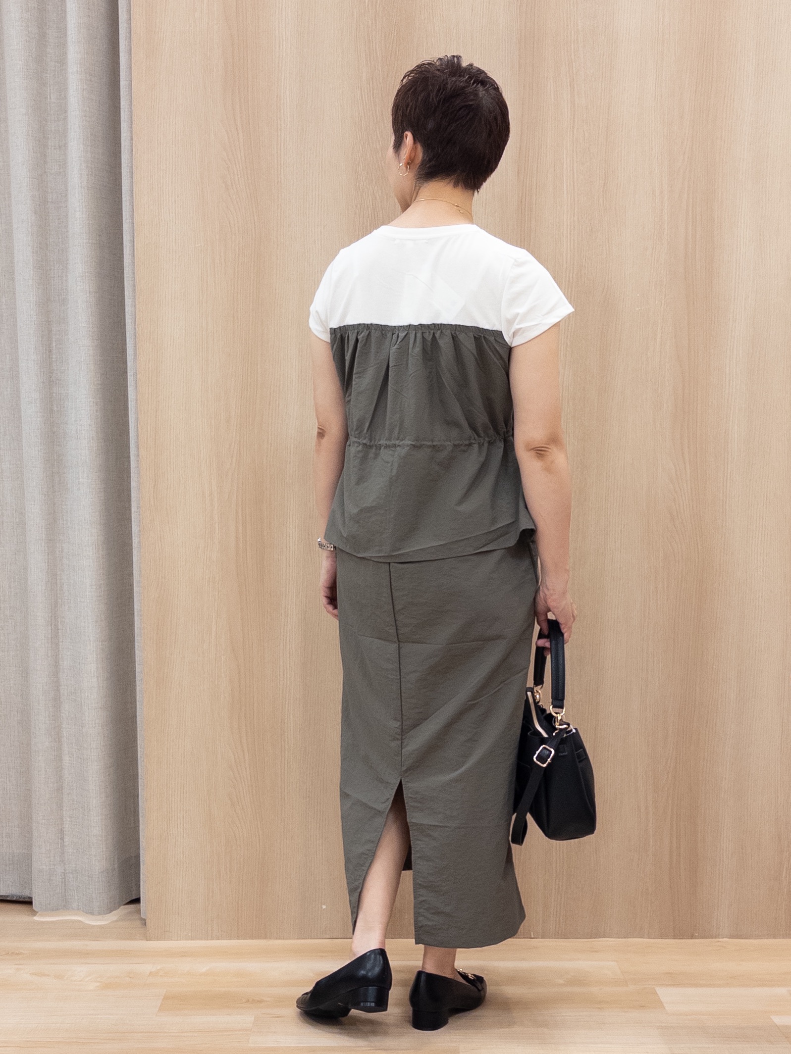 シュウコさんの「grove｜【低身長さんも選べる着丈・洗濯機◎】1枚で旬顔！Tシャツドッキングドロストワンピース」を使ったコーディネート