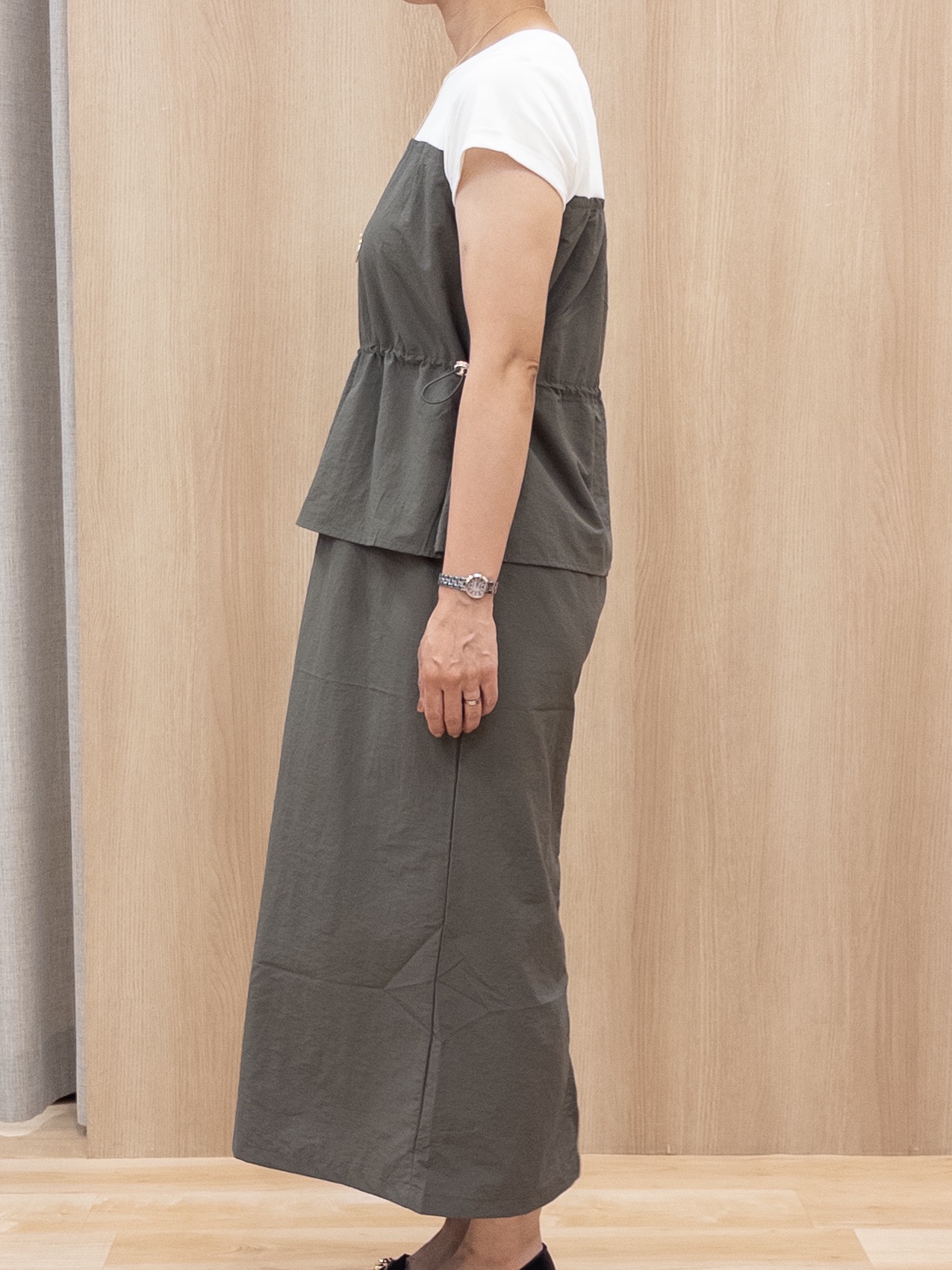 シュウコさんの「grove｜【低身長さんも選べる着丈・洗濯機◎】1枚で旬顔！Tシャツドッキングドロストワンピース」を使ったコーディネート