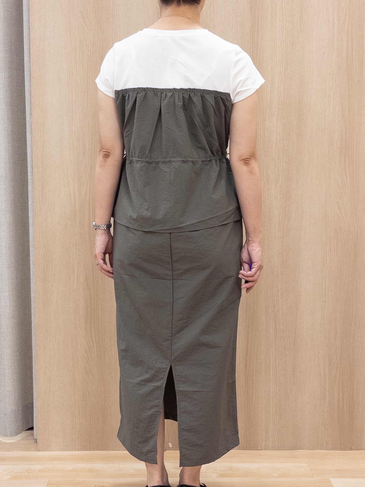 シュウコさんの「grove｜【低身長さんも選べる着丈・洗濯機◎】1枚で旬顔！Tシャツドッキングドロストワンピース」を使ったコーディネート