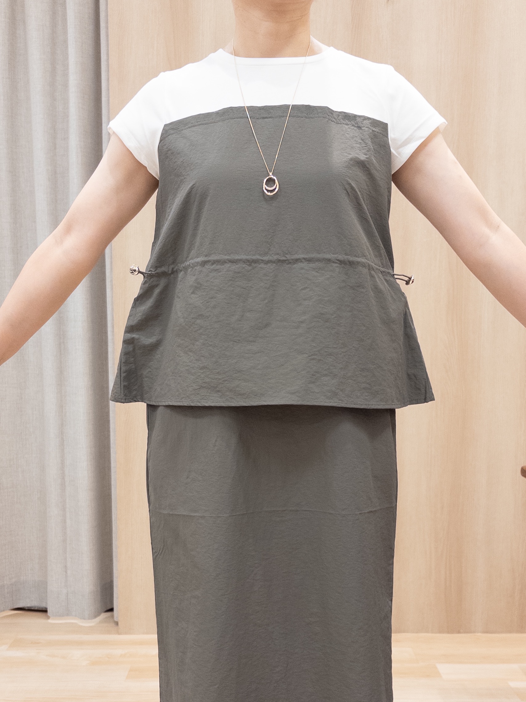 シュウコさんの「grove｜【低身長さんも選べる着丈・洗濯機◎】1枚で旬顔！Tシャツドッキングドロストワンピース」を使ったコーディネート