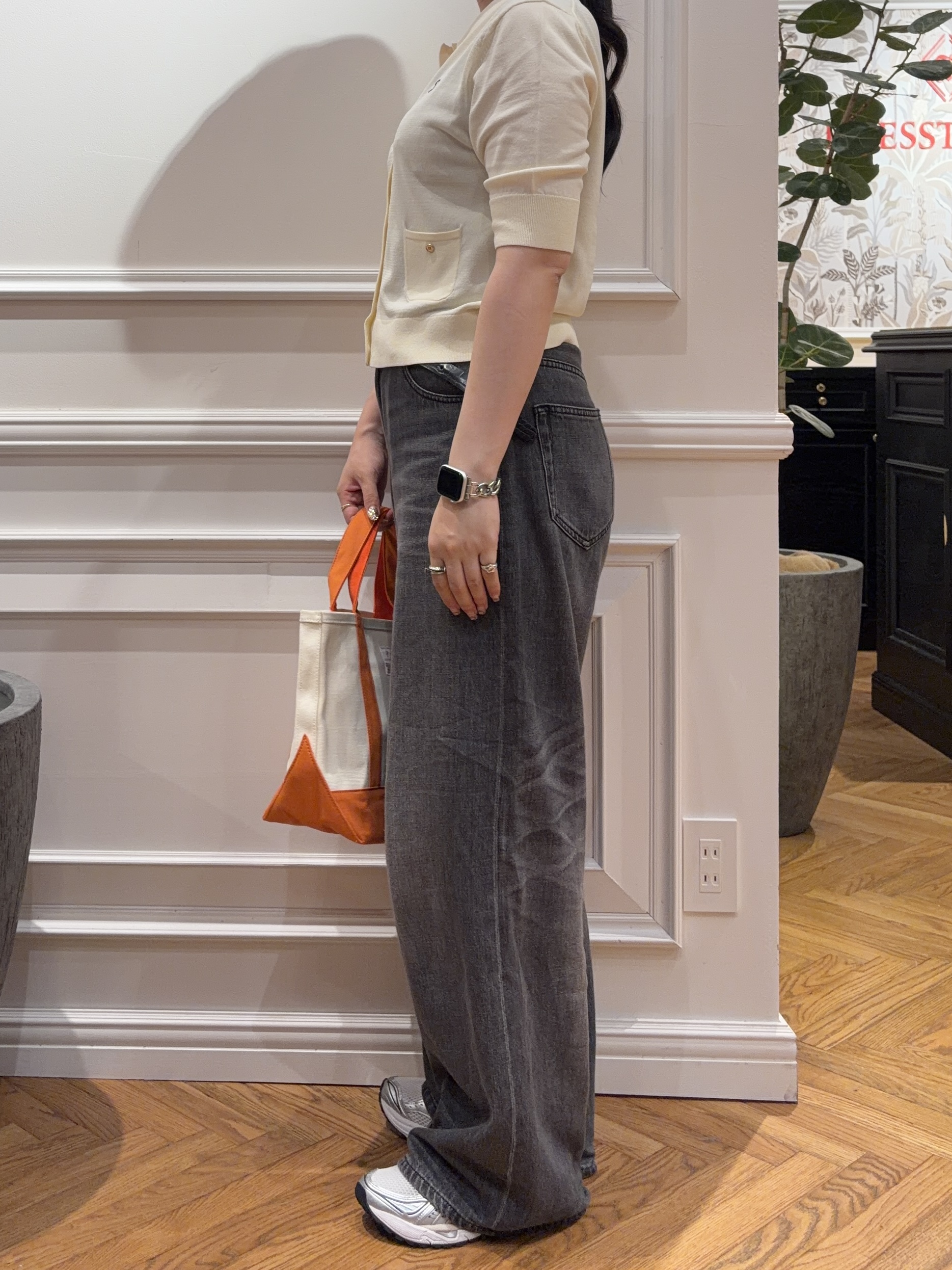 SAKAIさんの「DRESSTERIOR｜ヴィンテージ加工ワイドデニムパンツ」を使ったコーディネート