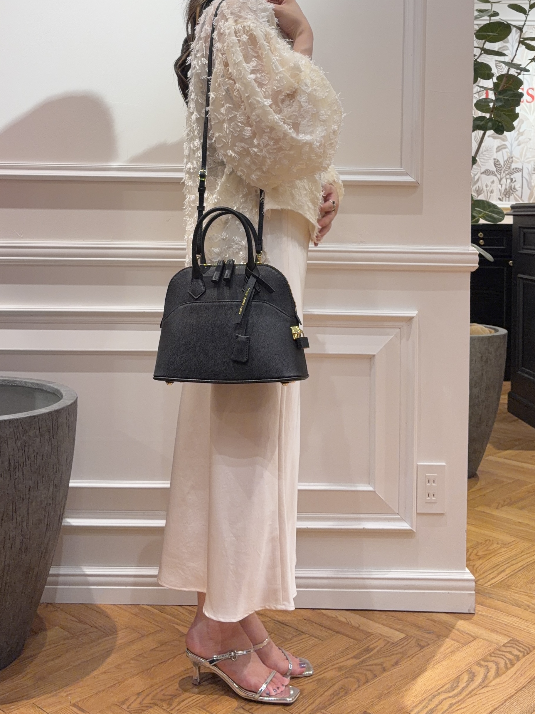 SAKAIさんの「DRESSTERIOR｜ストレッチヴィンテージサテンナロースカート」を使ったコーディネート