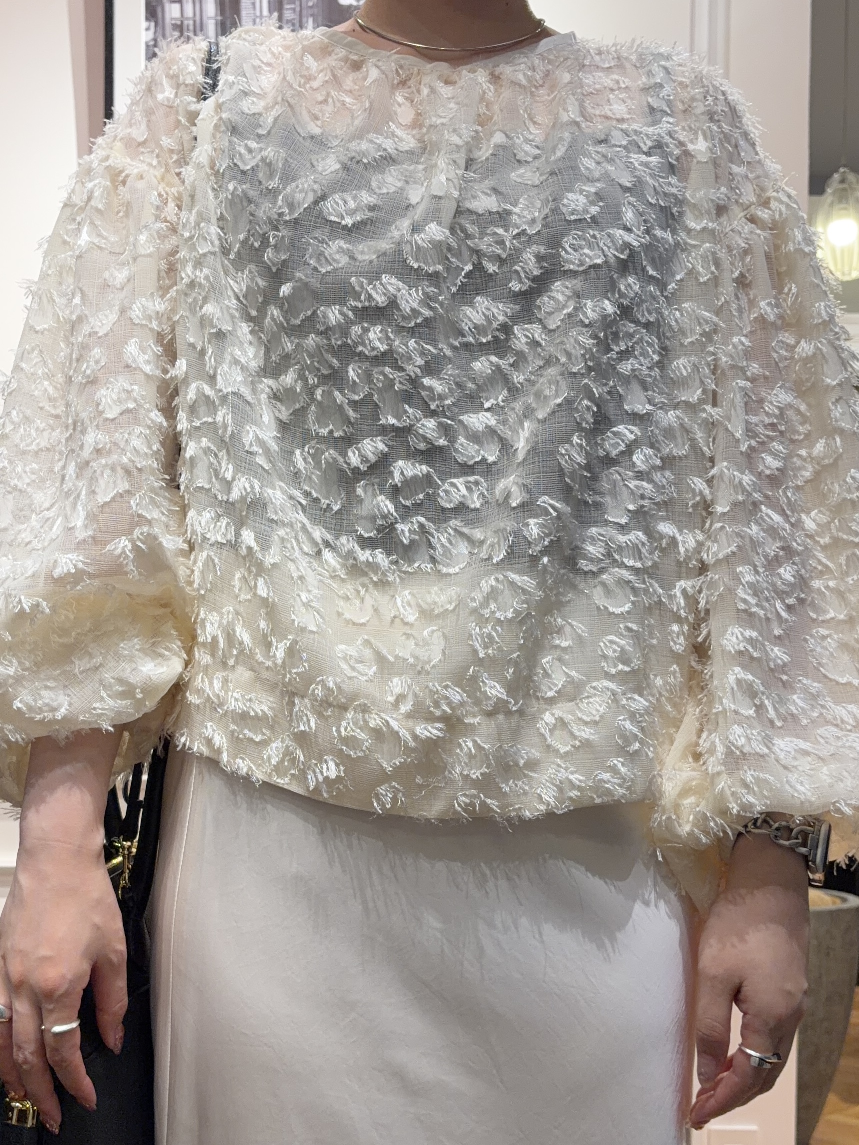 SAKAIさんの「DRESSTERIOR｜ストレッチヴィンテージサテンナロースカート」を使ったコーディネート