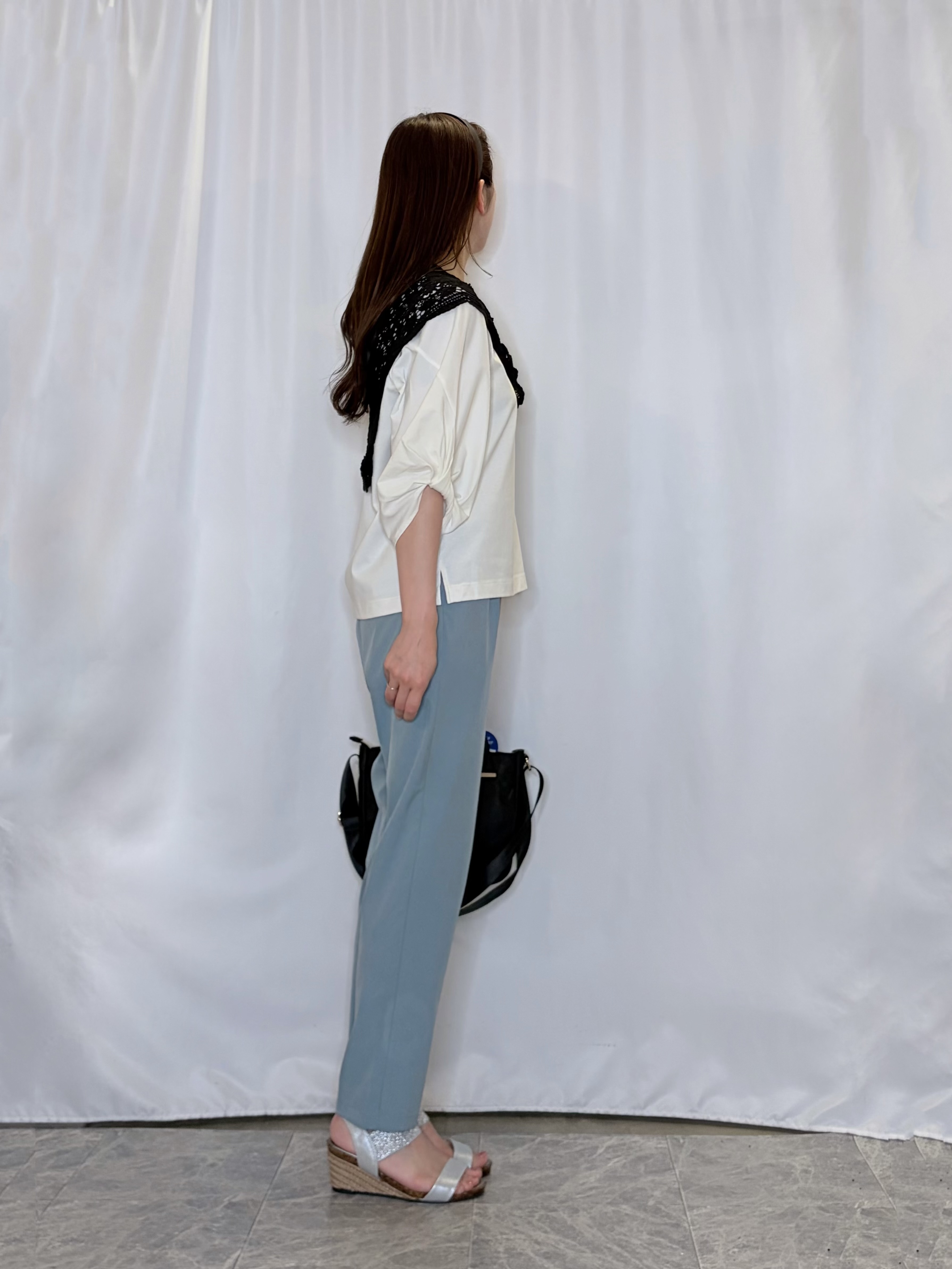 おうめさんの「SHOO･LA･RUE｜Tシャツ以上ブラウス未満 ツイストスリーブの上品トップス」を使ったコーディネート