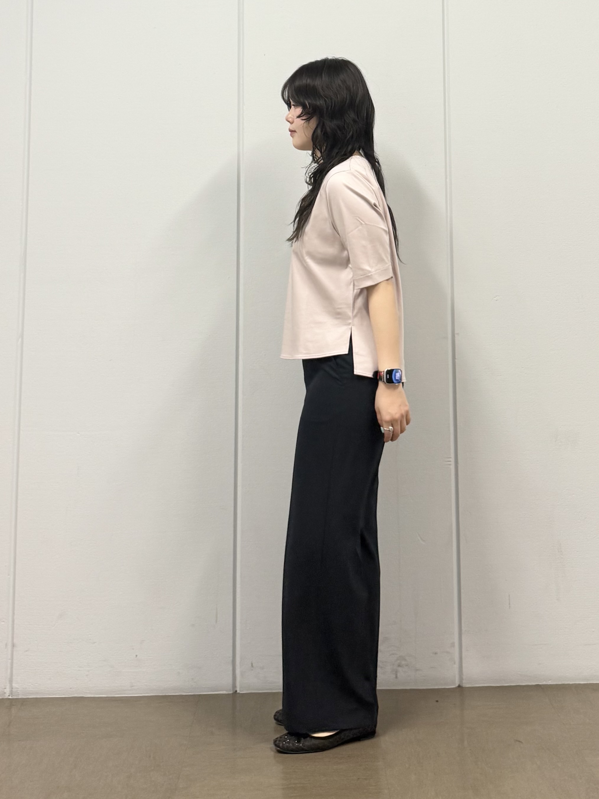 mizukiさんの「INDIVI｜【抗菌防臭／消臭】上品光沢コットンTシャツ」を使ったコーディネート