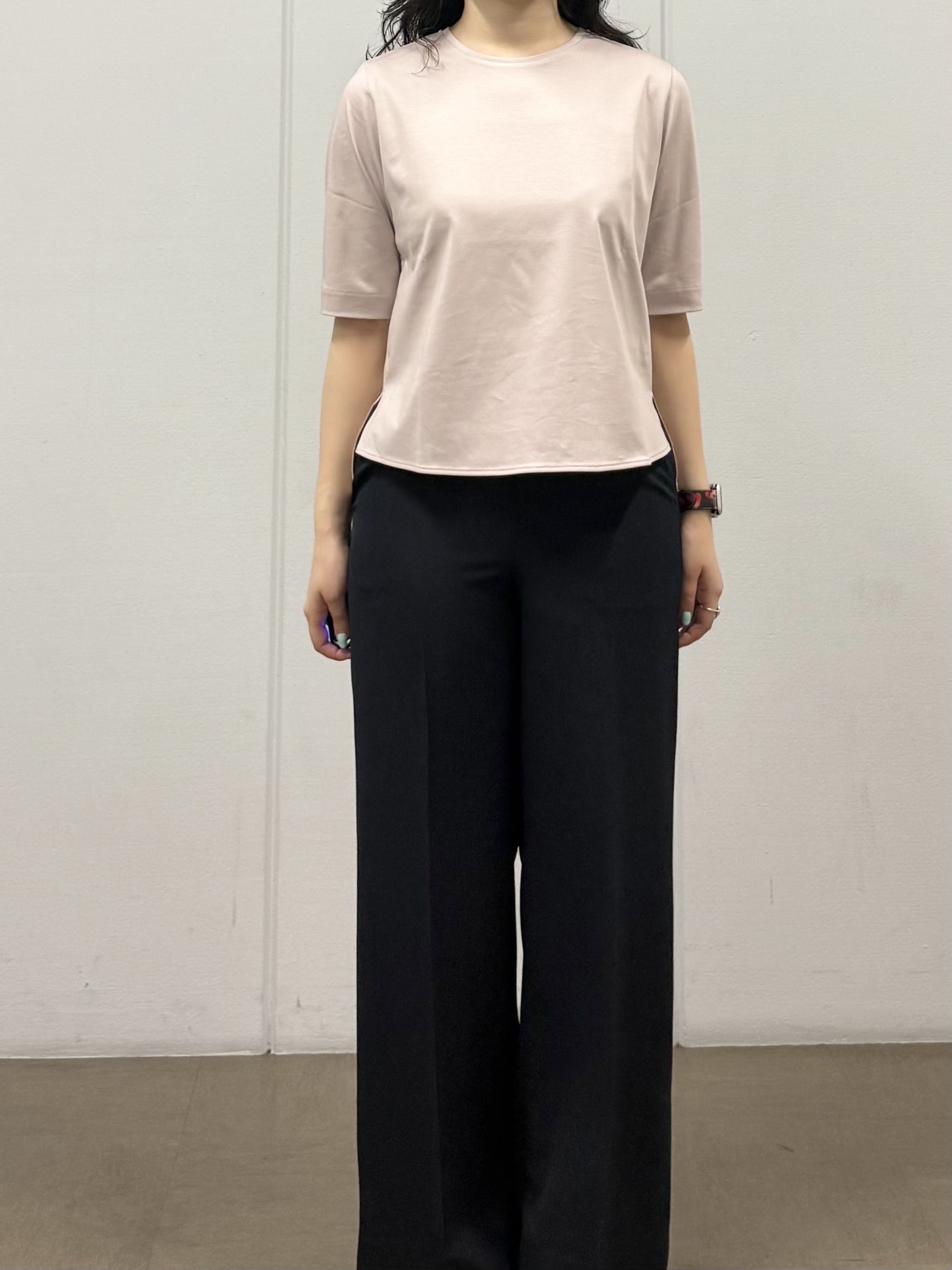 mizukiさんの「INDIVI｜【抗菌防臭／消臭】上品光沢コットンTシャツ」を使ったコーディネート