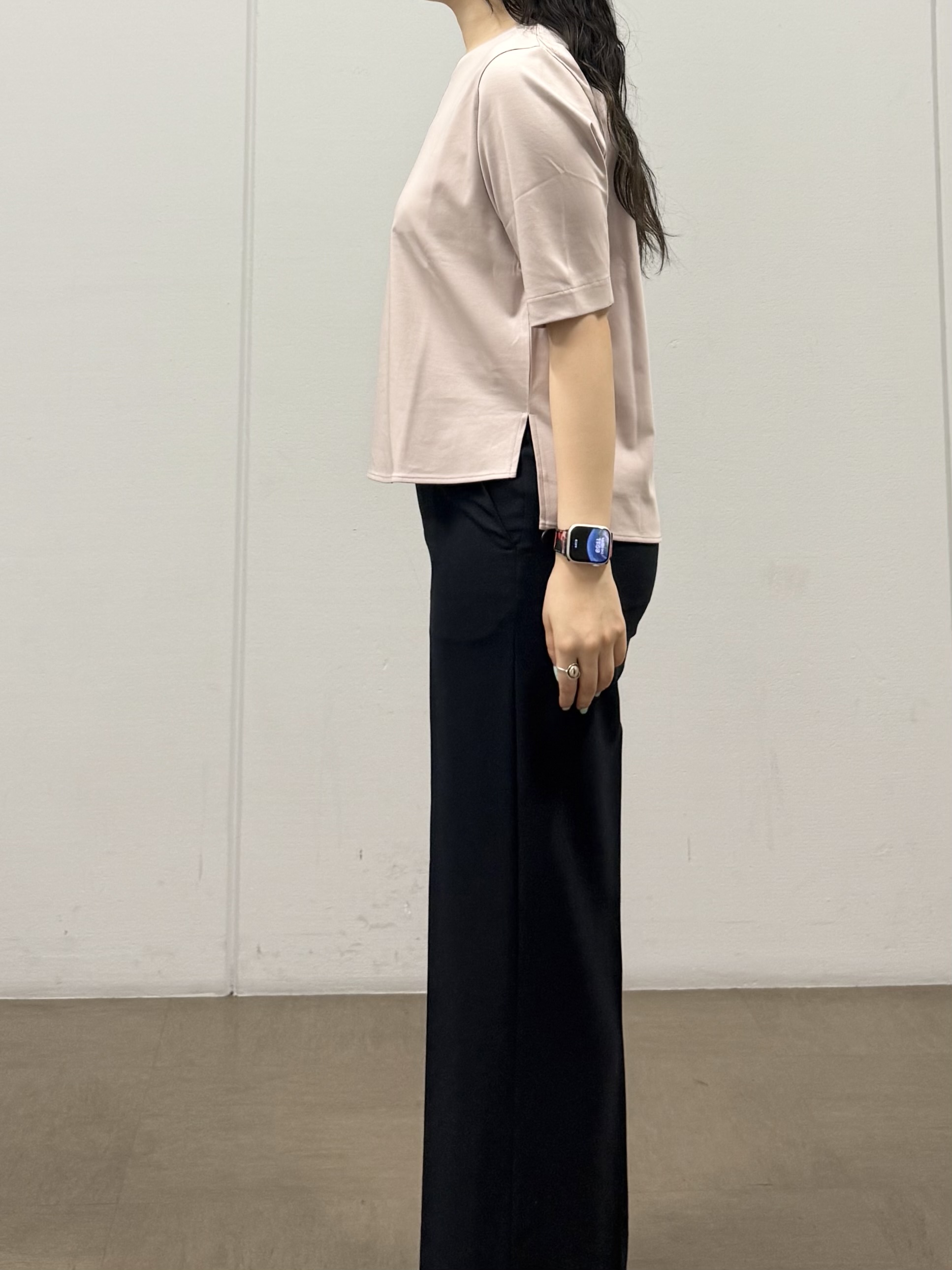 mizukiさんの「INDIVI｜【抗菌防臭／消臭】上品光沢コットンTシャツ」を使ったコーディネート