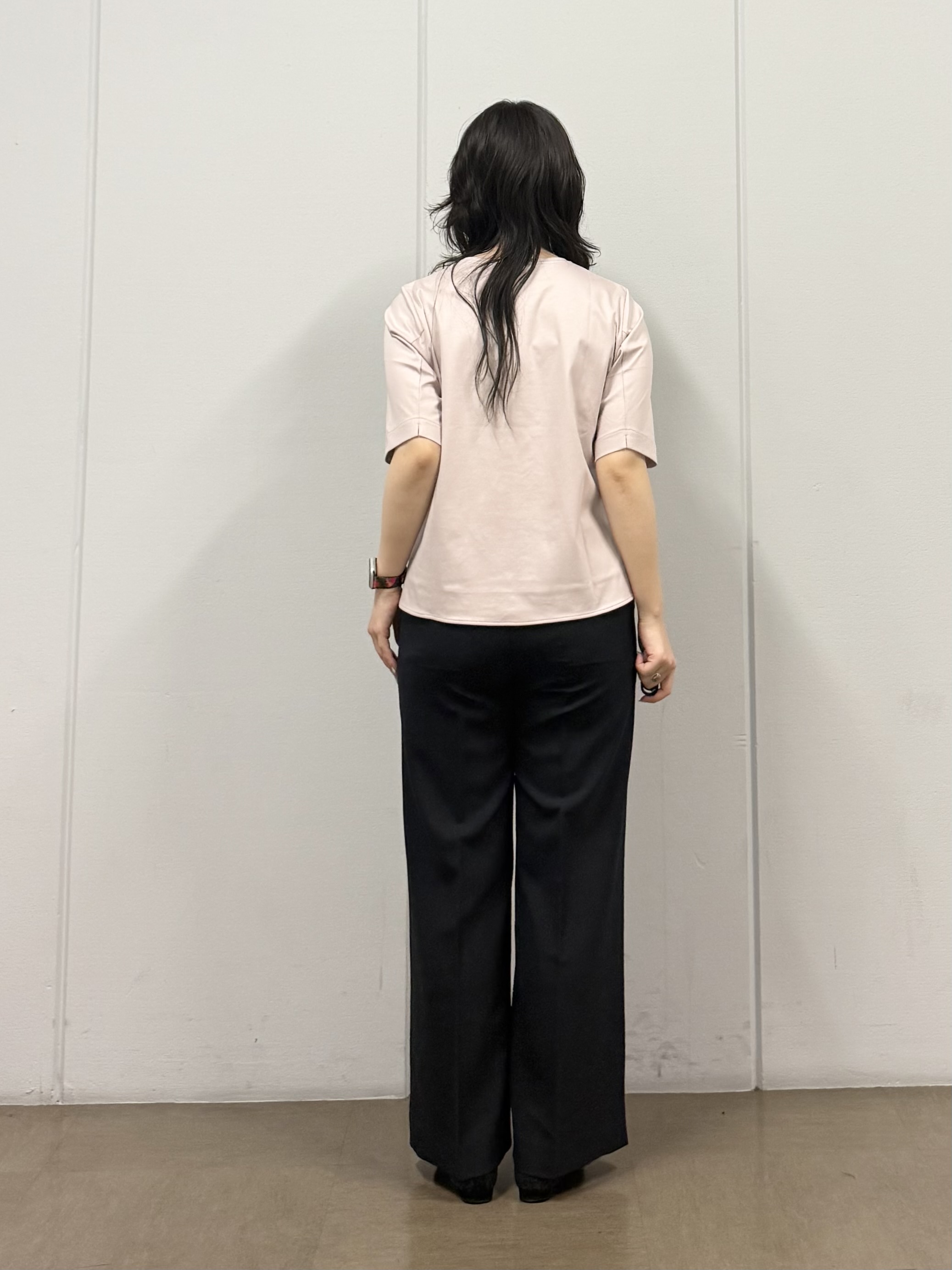 mizukiさんの「INDIVI｜【抗菌防臭／消臭】上品光沢コットンTシャツ」を使ったコーディネート
