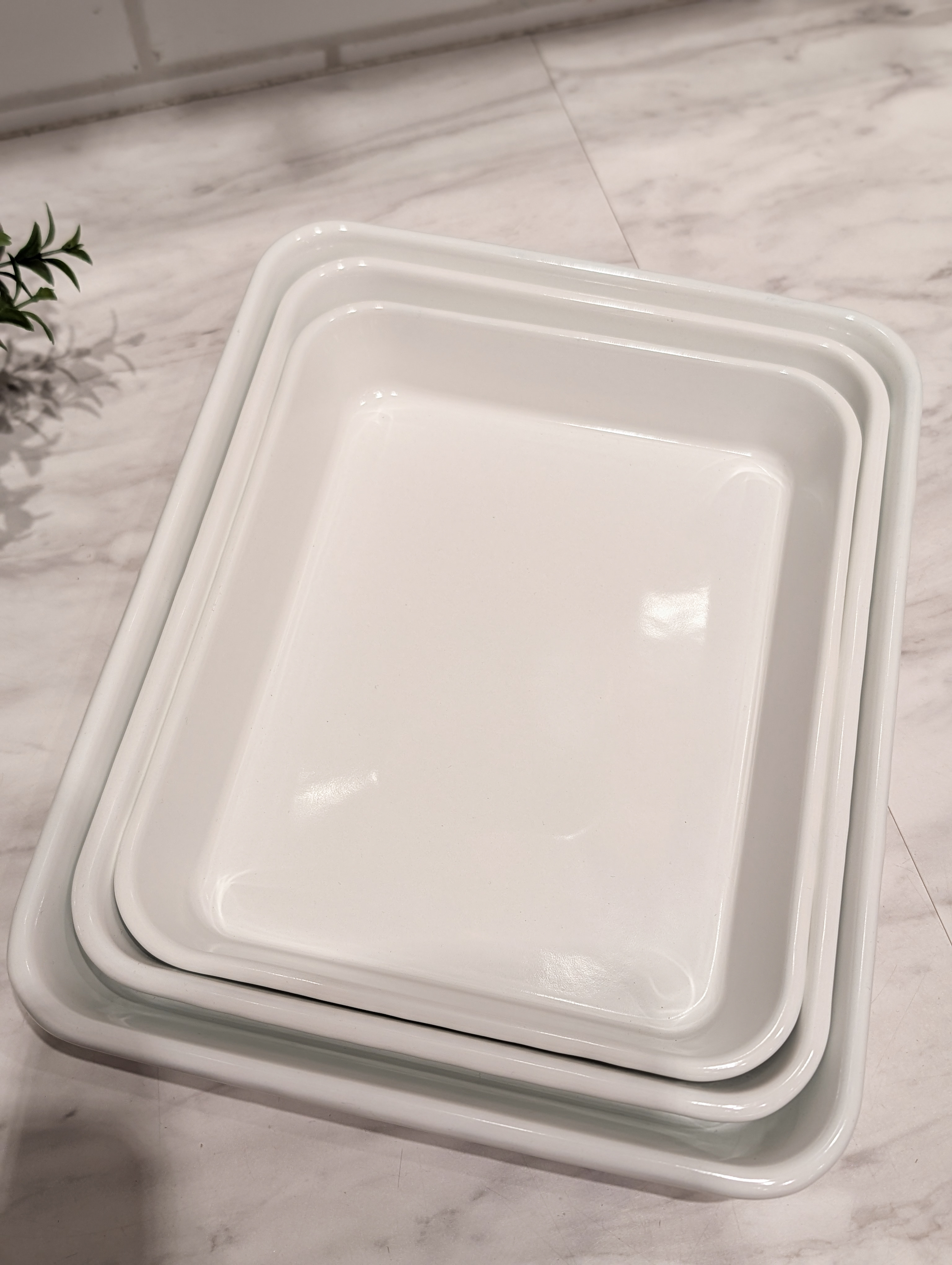 シモさんの「212 KITCHEN STORE｜野田琺瑯 バット ホワイト 21取」を使ったコーディネート