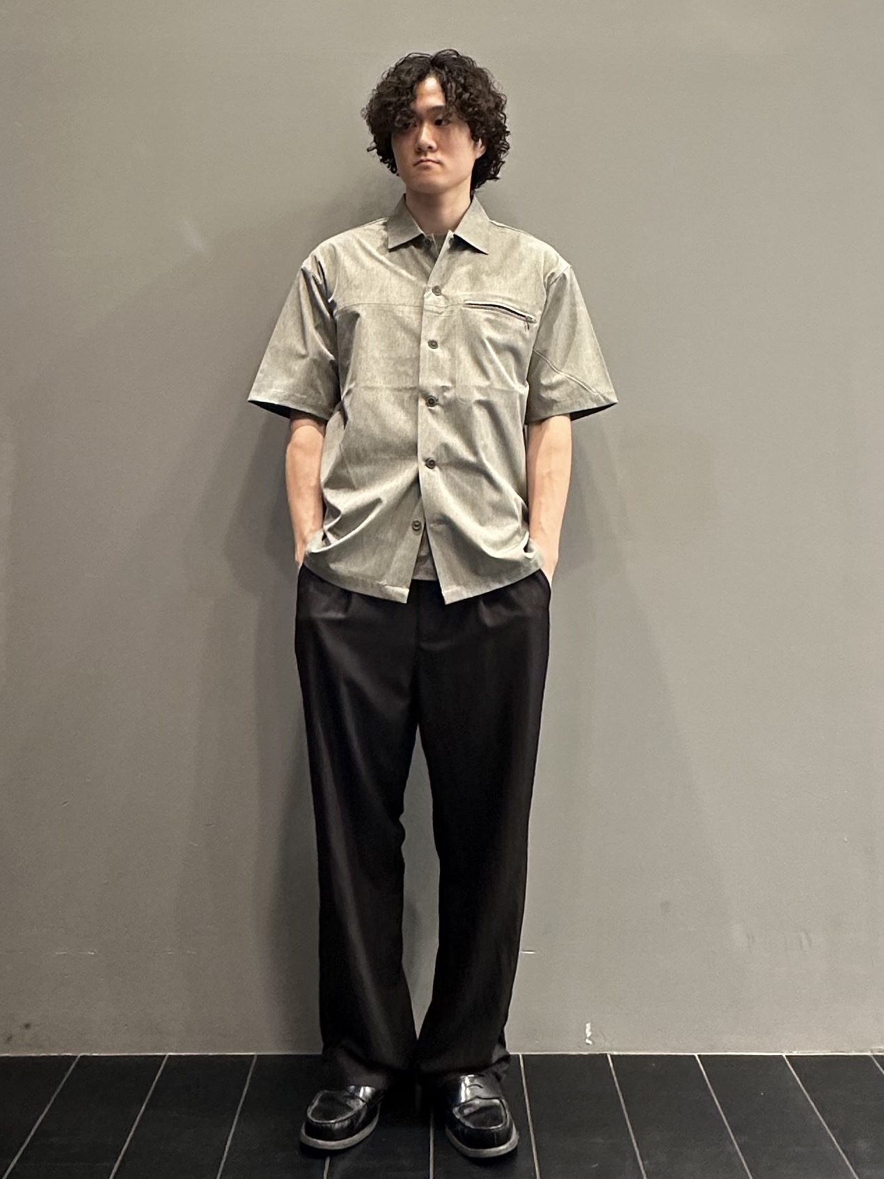 SHUさんの「THE SHOP TK｜【吸水速乾／接触冷感／防シワ／マシンウォッシャブル】ハイドロクール 半袖シャツ」を使ったコーディネート
