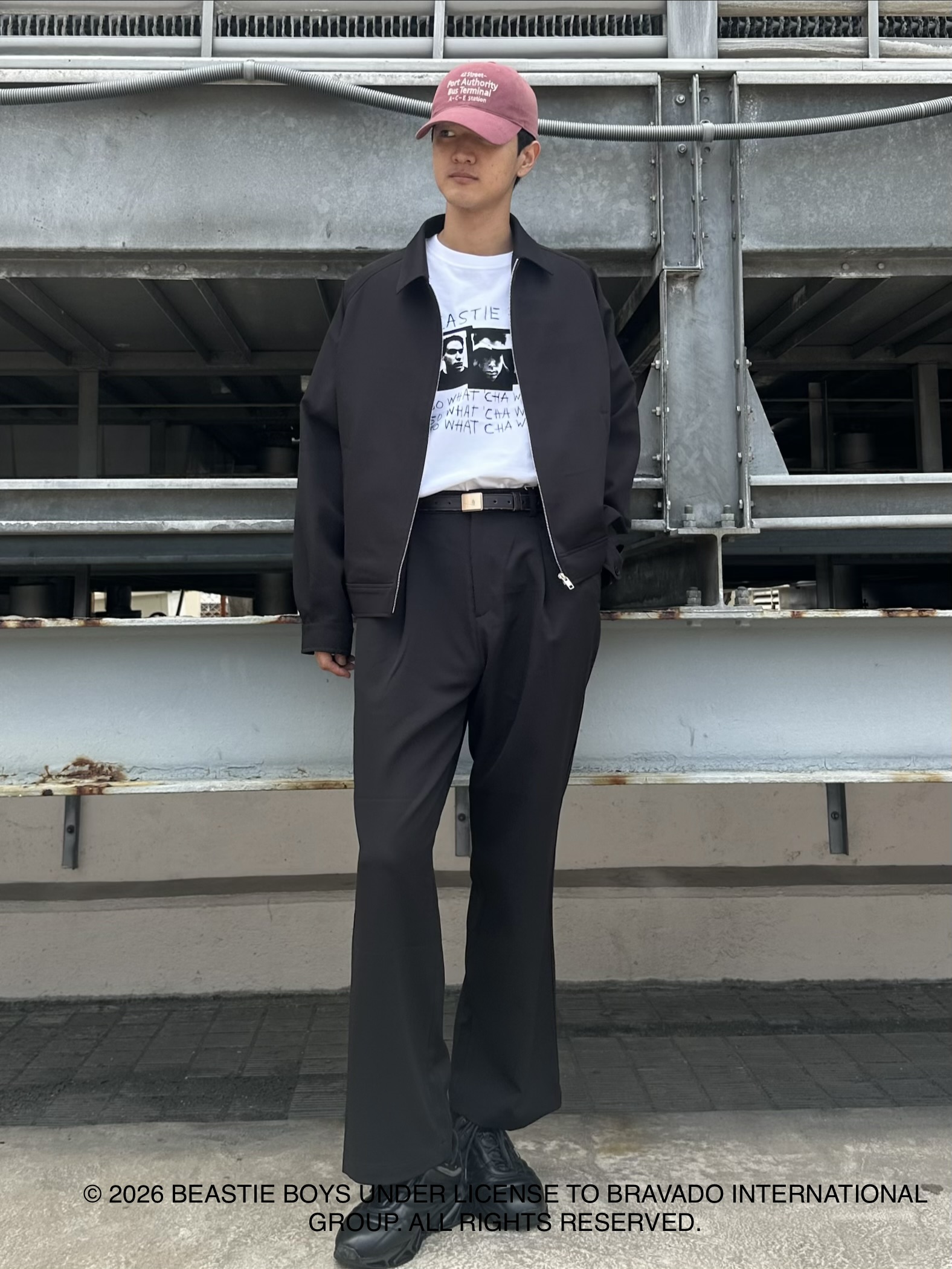 KOHEIさんの「tk.TAKEO KIKUCHI｜【360度ストレッチ】smart shiftシリーズ バレルシルエットパンツ」を使ったコーディネート