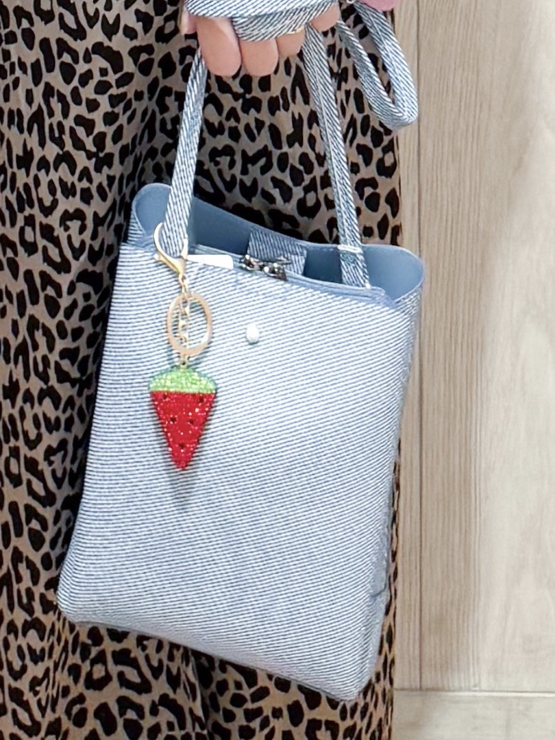 愛さんの「SHOO･LA･RUE｜【体型カバー】バルーン風ゆるシャツブラウス」を使ったコーディネート