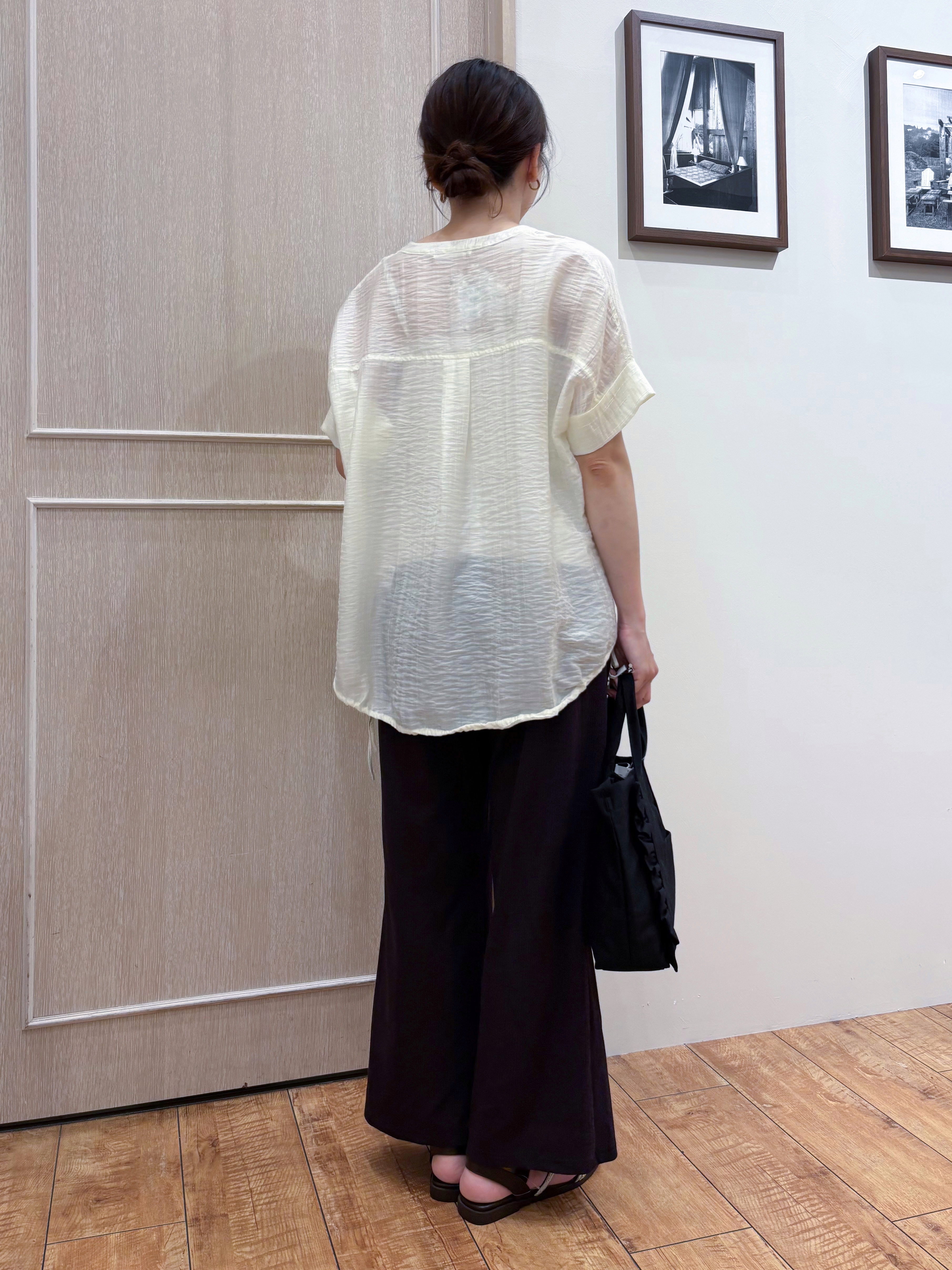 なみさんの「SHOO･LA･RUE｜【高レビュー/体型カバー】インせず着られる スキッパー裾リボンブラウス」を使ったコーディネート