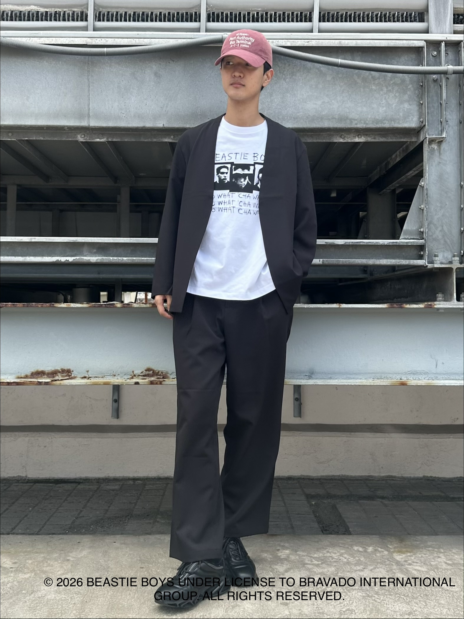 KOHEIさんの「tk.TAKEO KIKUCHI｜【360度ストレッチ】smart shiftシリーズ バレルシルエットパンツ」を使ったコーディネート
