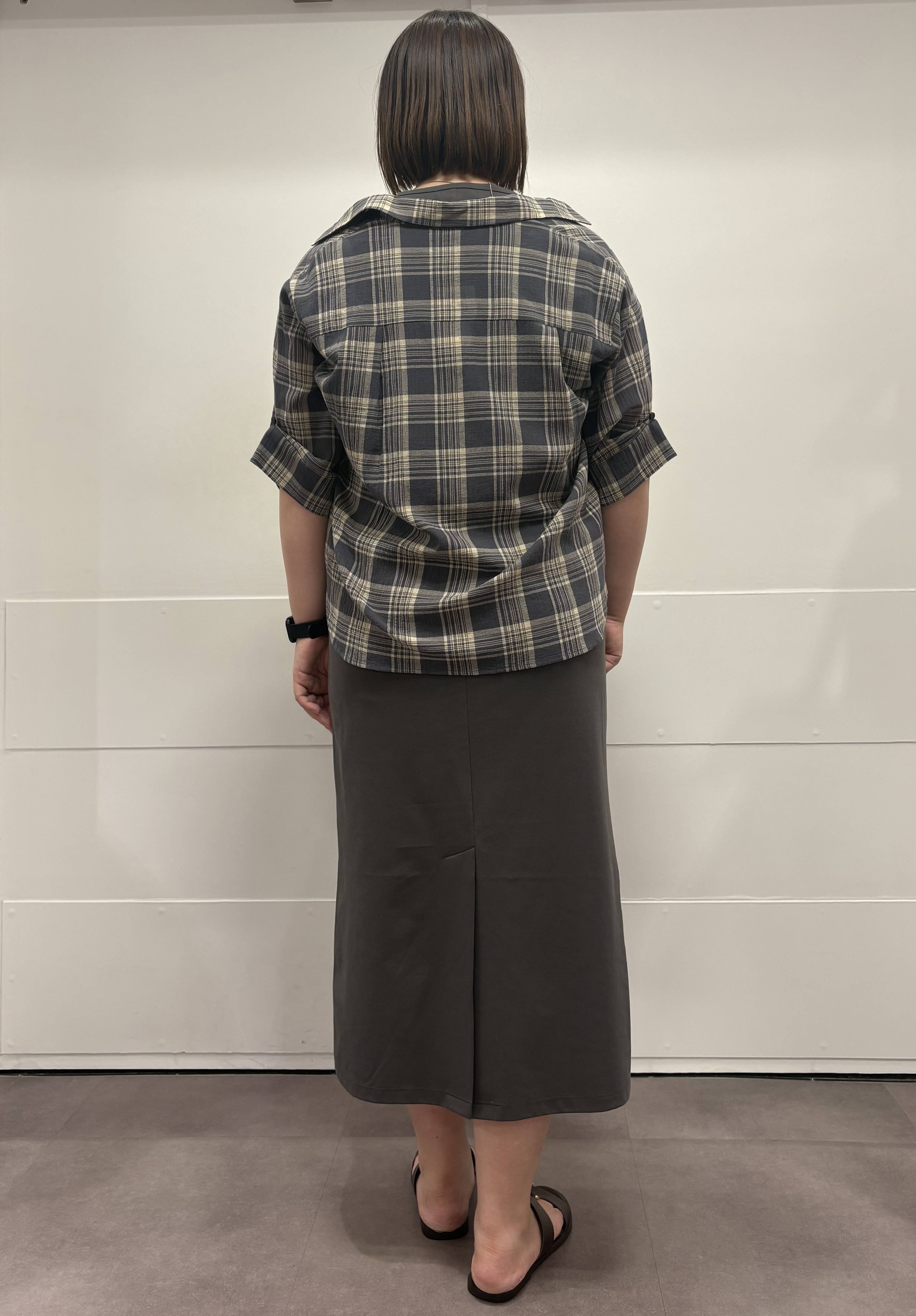 MIさんの「UNTITLED｜【コットン100％／透け感／2WAY】袖アレンジ チェックシャツ」を使ったコーディネート