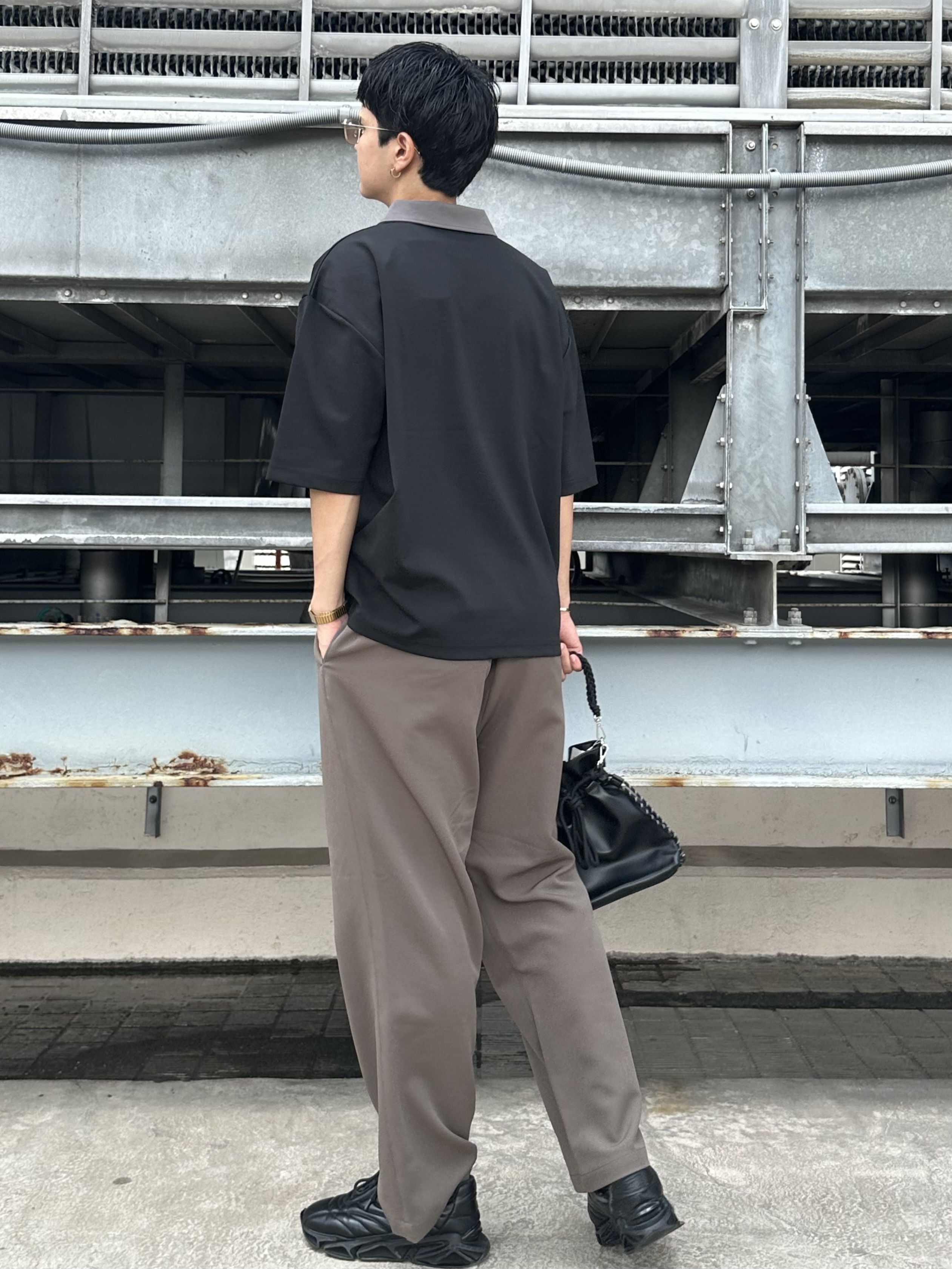 KOHEIさんの「tk.TAKEO KIKUCHI｜【360度ストレッチ】smart shiftシリーズ バレルシルエットパンツ」を使ったコーディネート