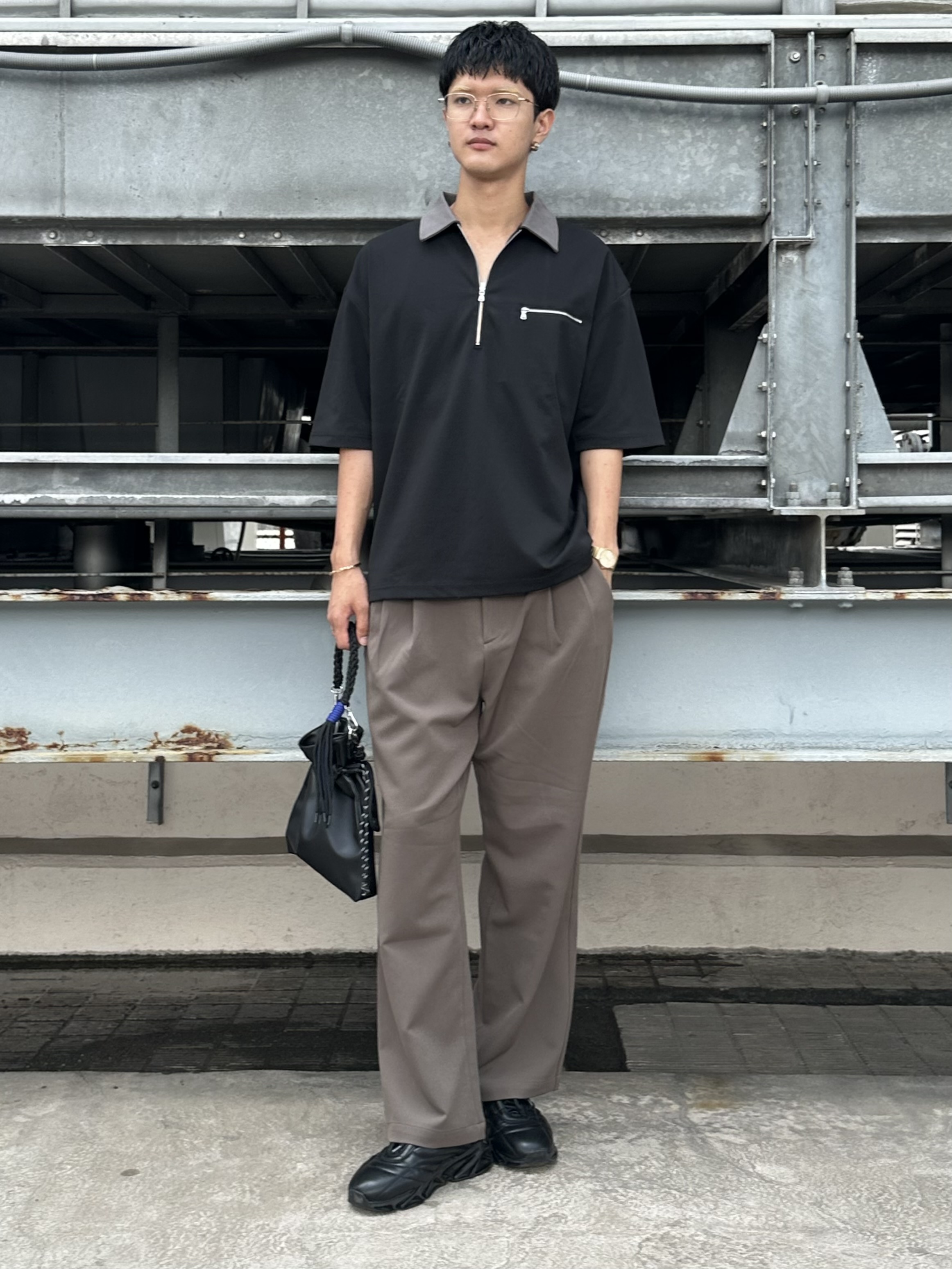 KOHEIさんの「tk.TAKEO KIKUCHI｜【360度ストレッチ】smart shiftシリーズ バレルシルエットパンツ」を使ったコーディネート
