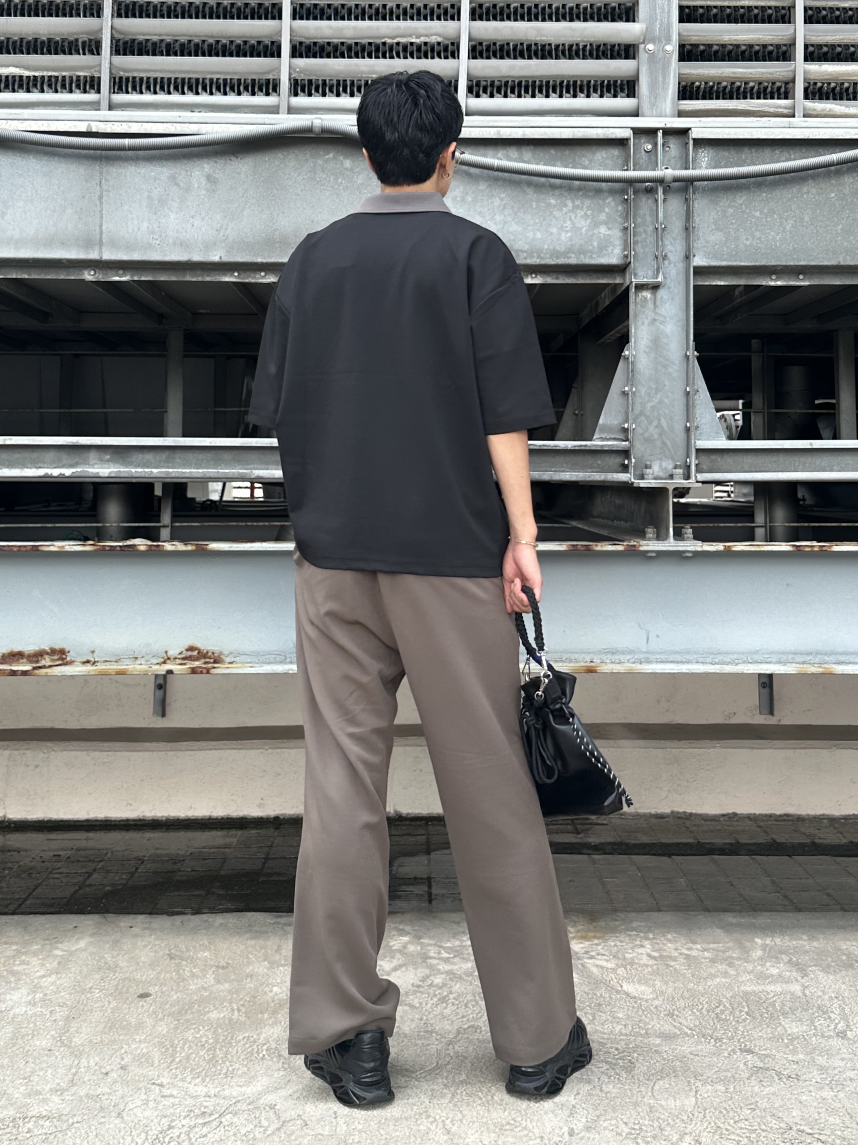 KOHEIさんの「tk.TAKEO KIKUCHI｜【360度ストレッチ】smart shiftシリーズ バレルシルエットパンツ」を使ったコーディネート