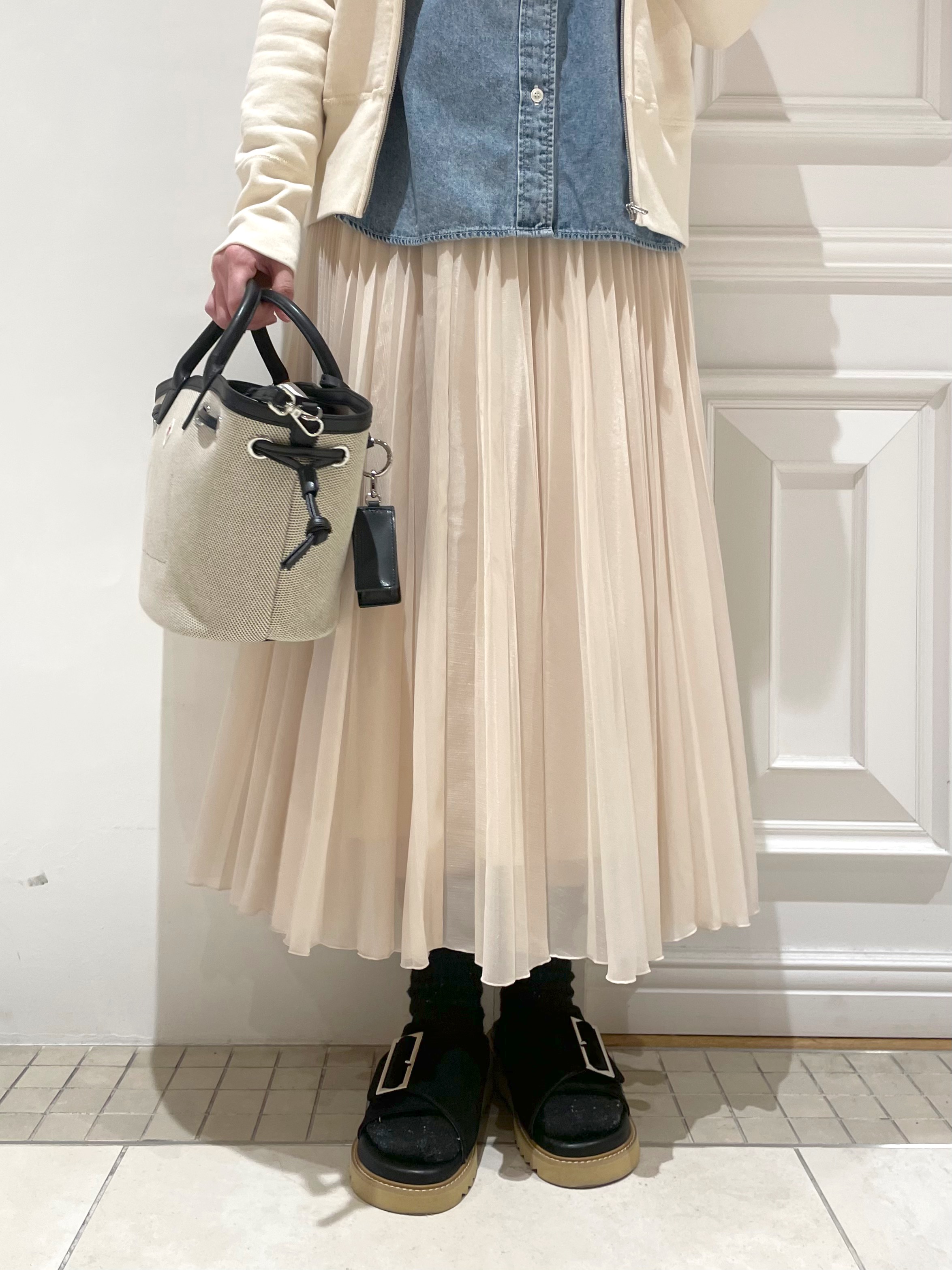 makiさんの「DRESSTERIOR｜デキシー吊裏毛ジップアップパーカ」を使ったコーディネート